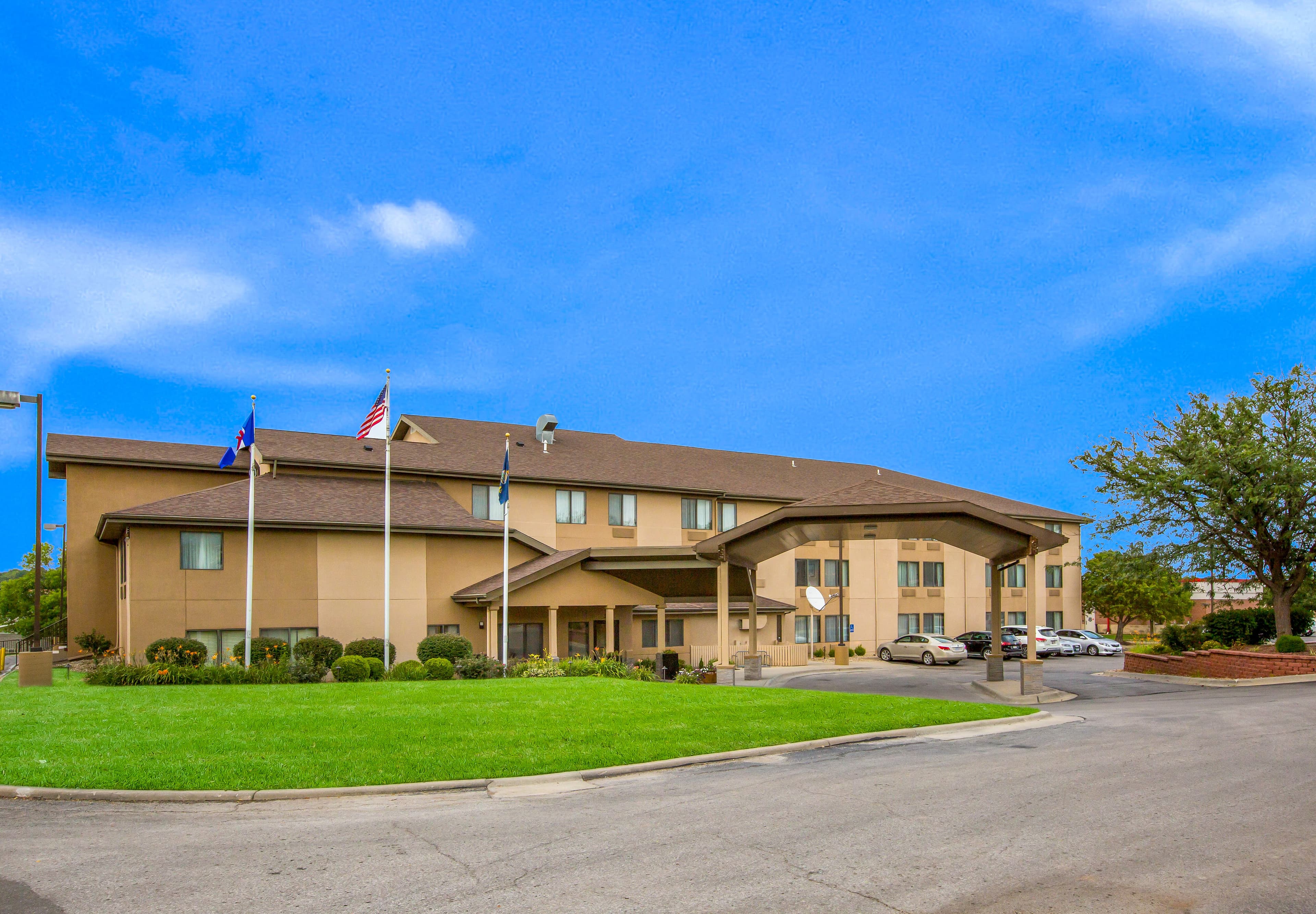 Quality Inn & Suites Lawrence - University Area - Image 1