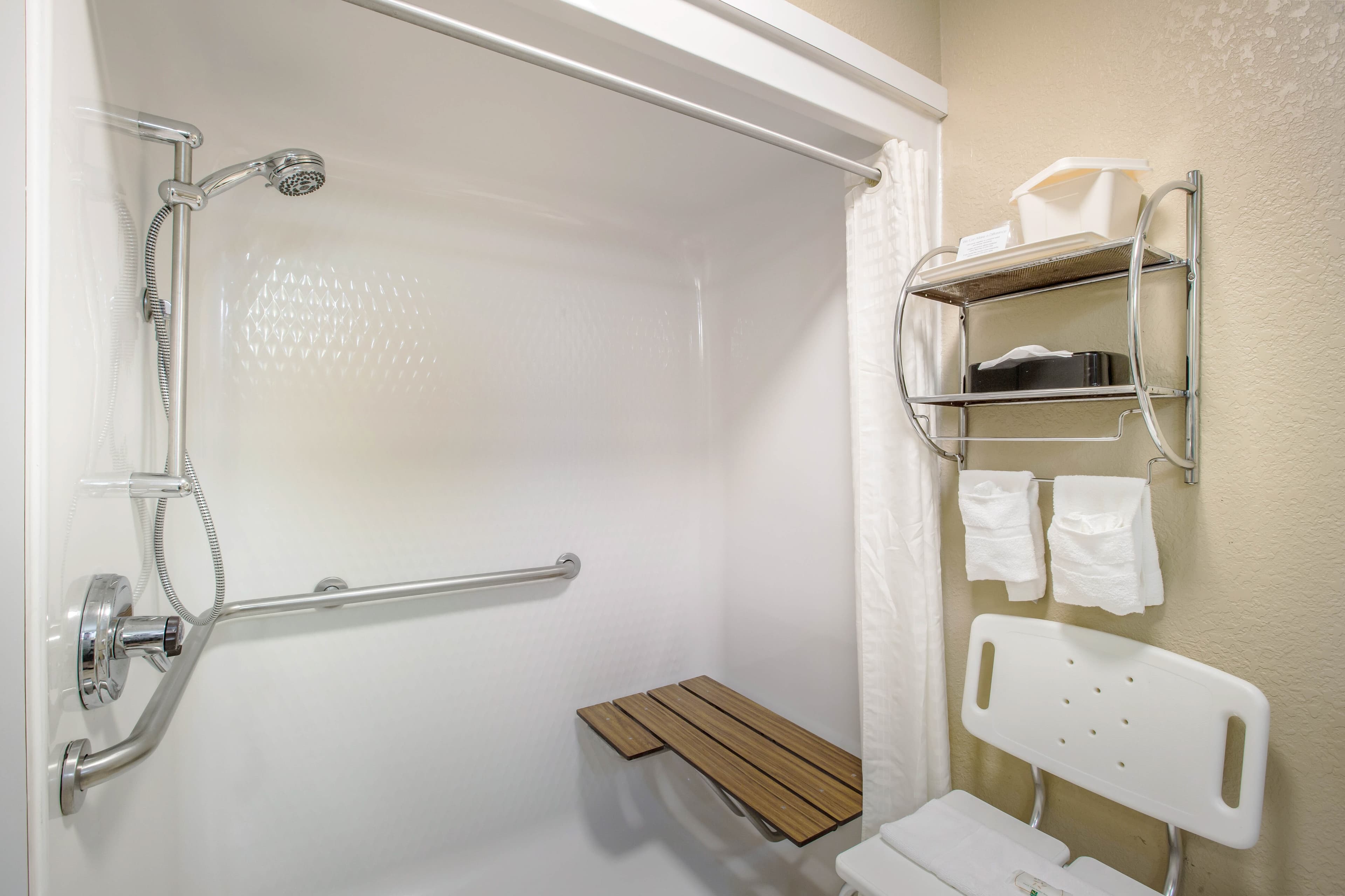 Quality Inn & Suites Lawrence - University Area — 6