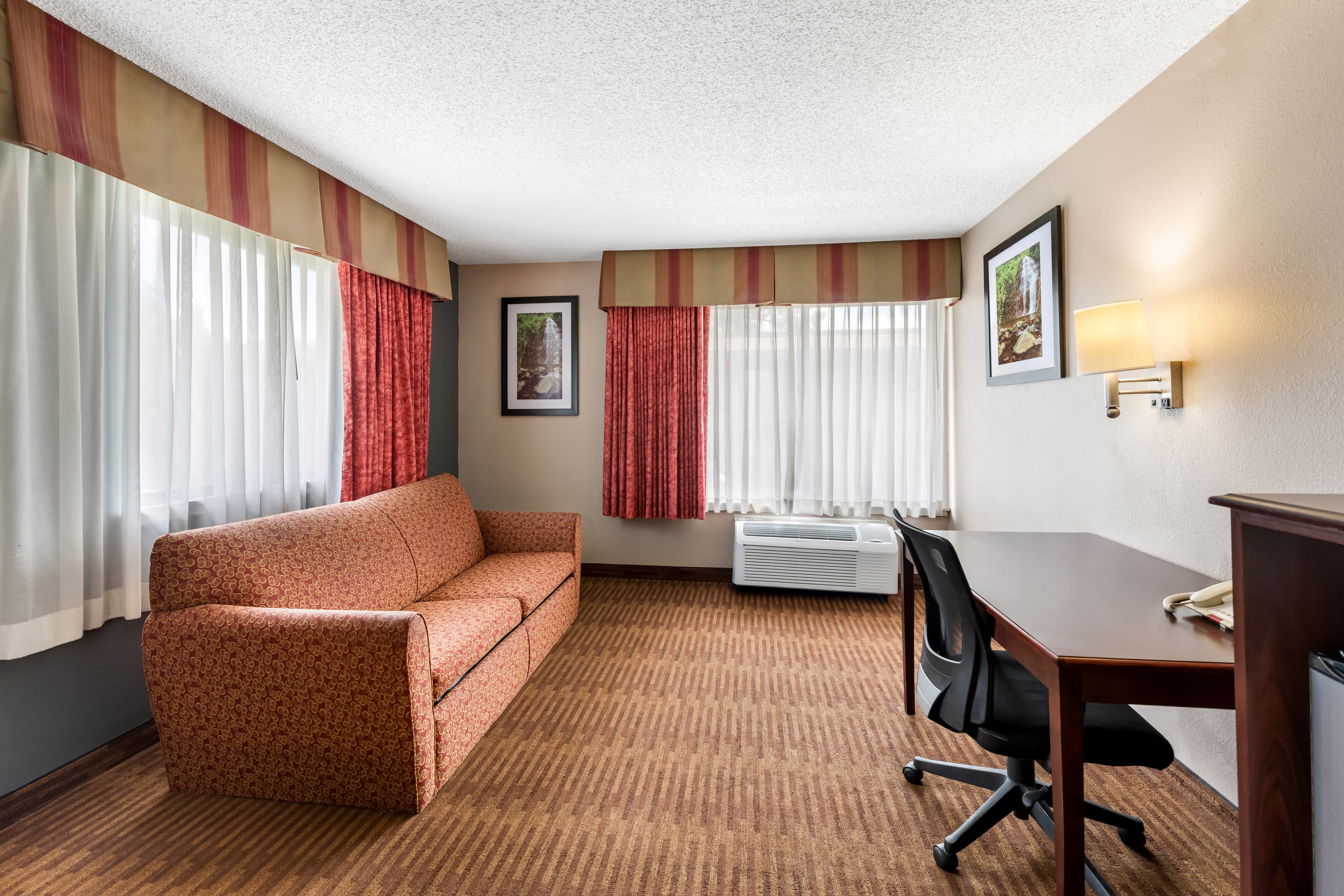 Quality Inn & Suites Lawrence - University Area — 8