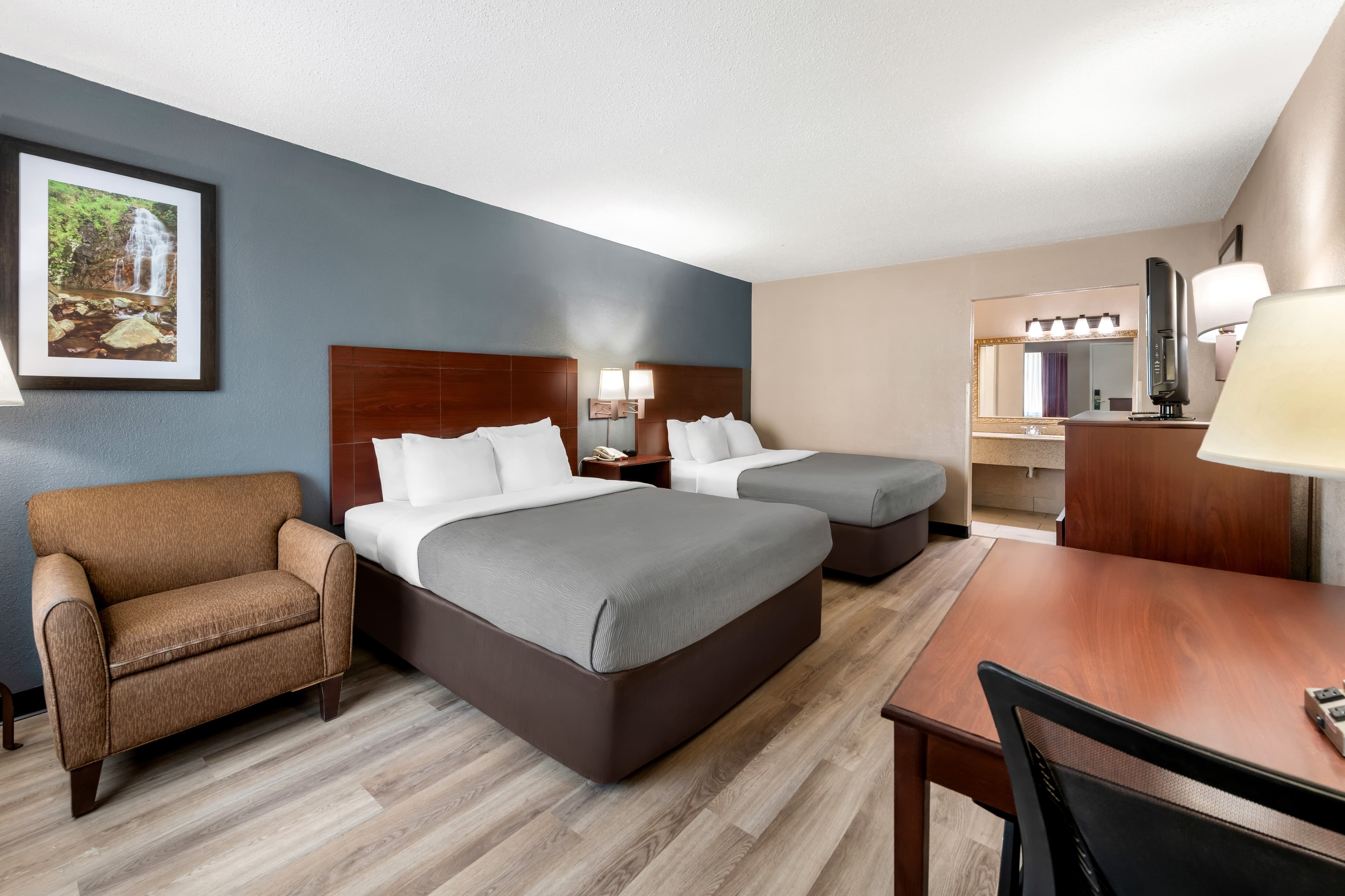 Quality Inn & Suites Lawrence - University Area — 10