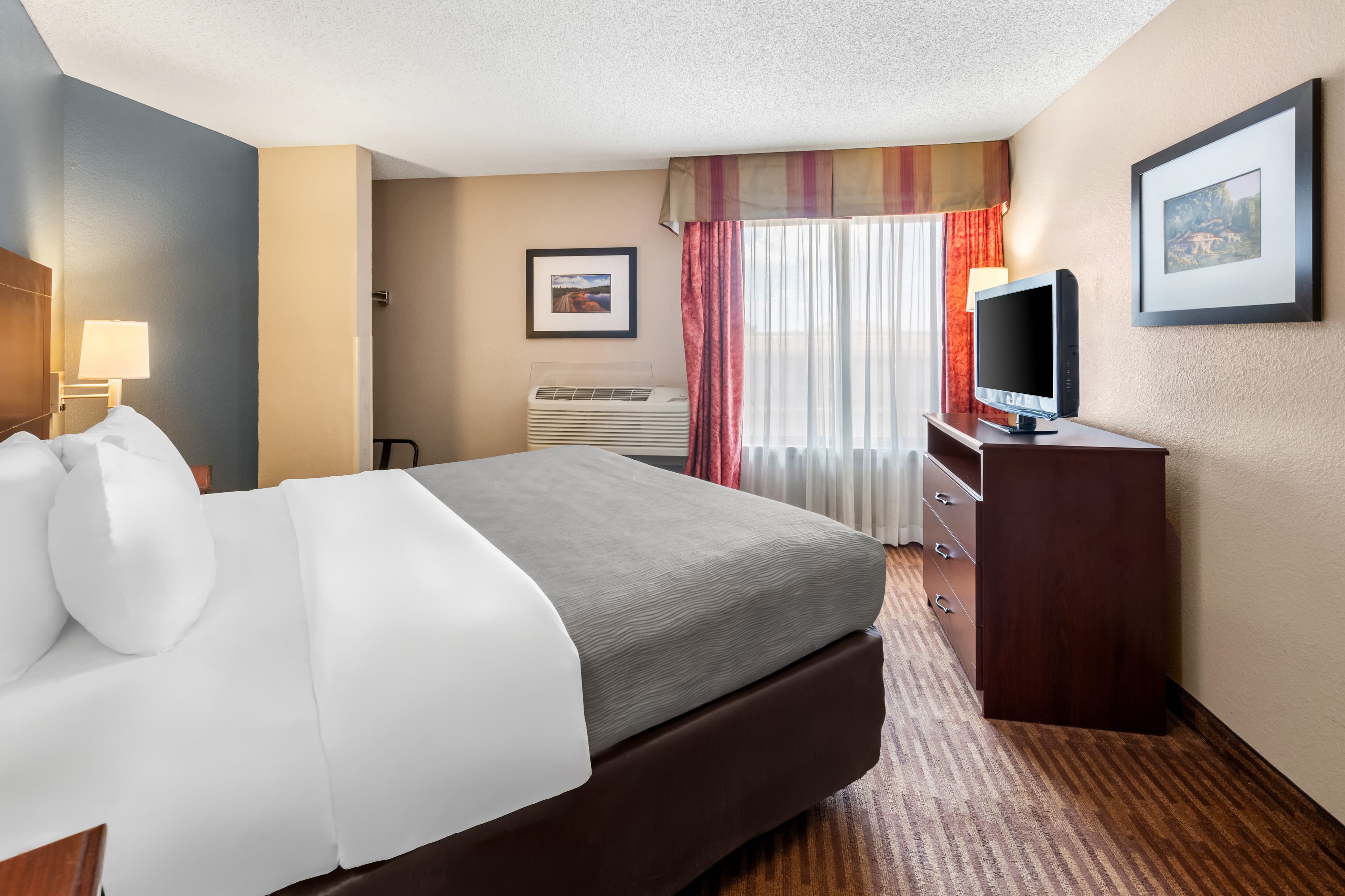 Quality Inn & Suites Lawrence - University Area — 11
