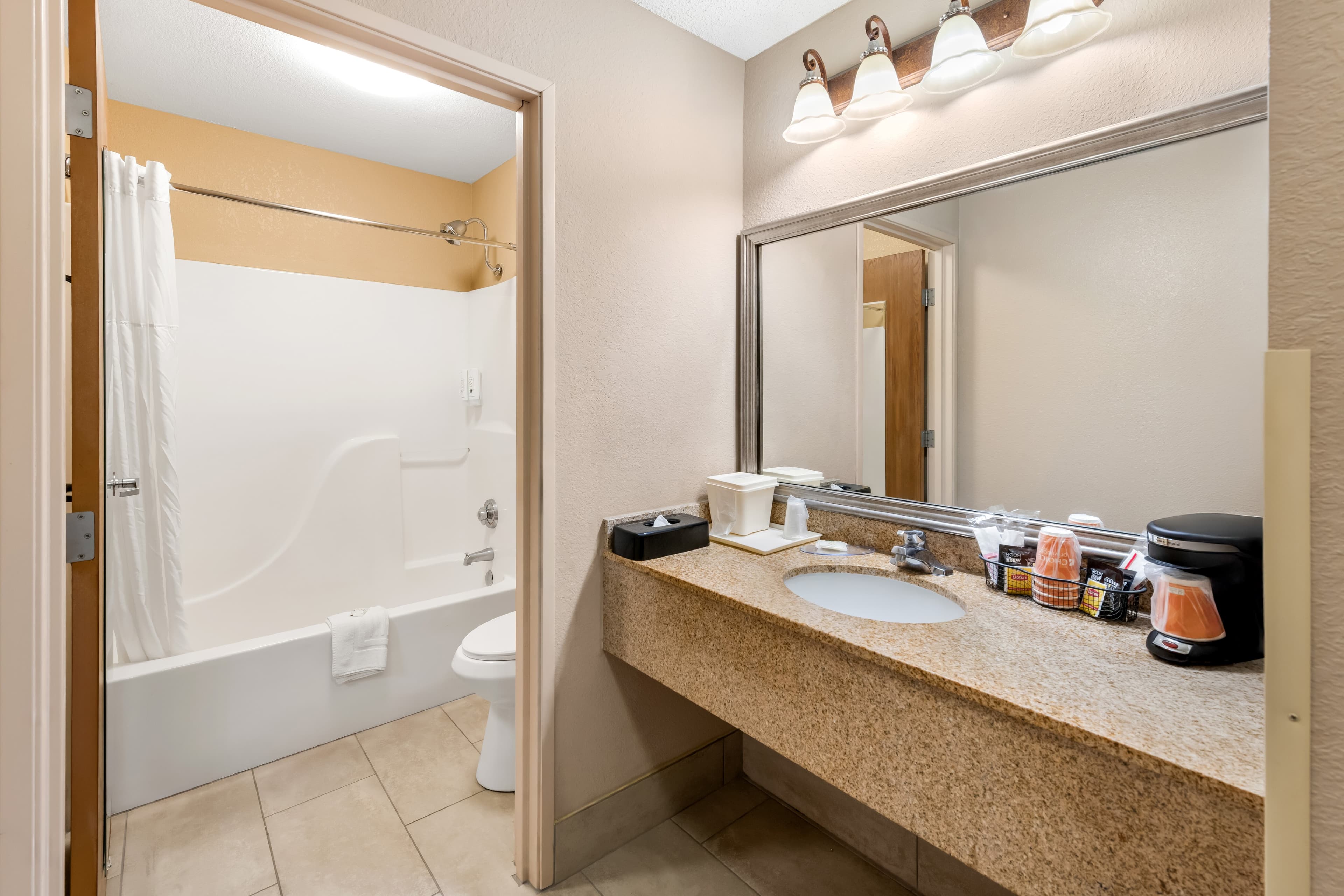 Quality Inn & Suites Lawrence - University Area — 13