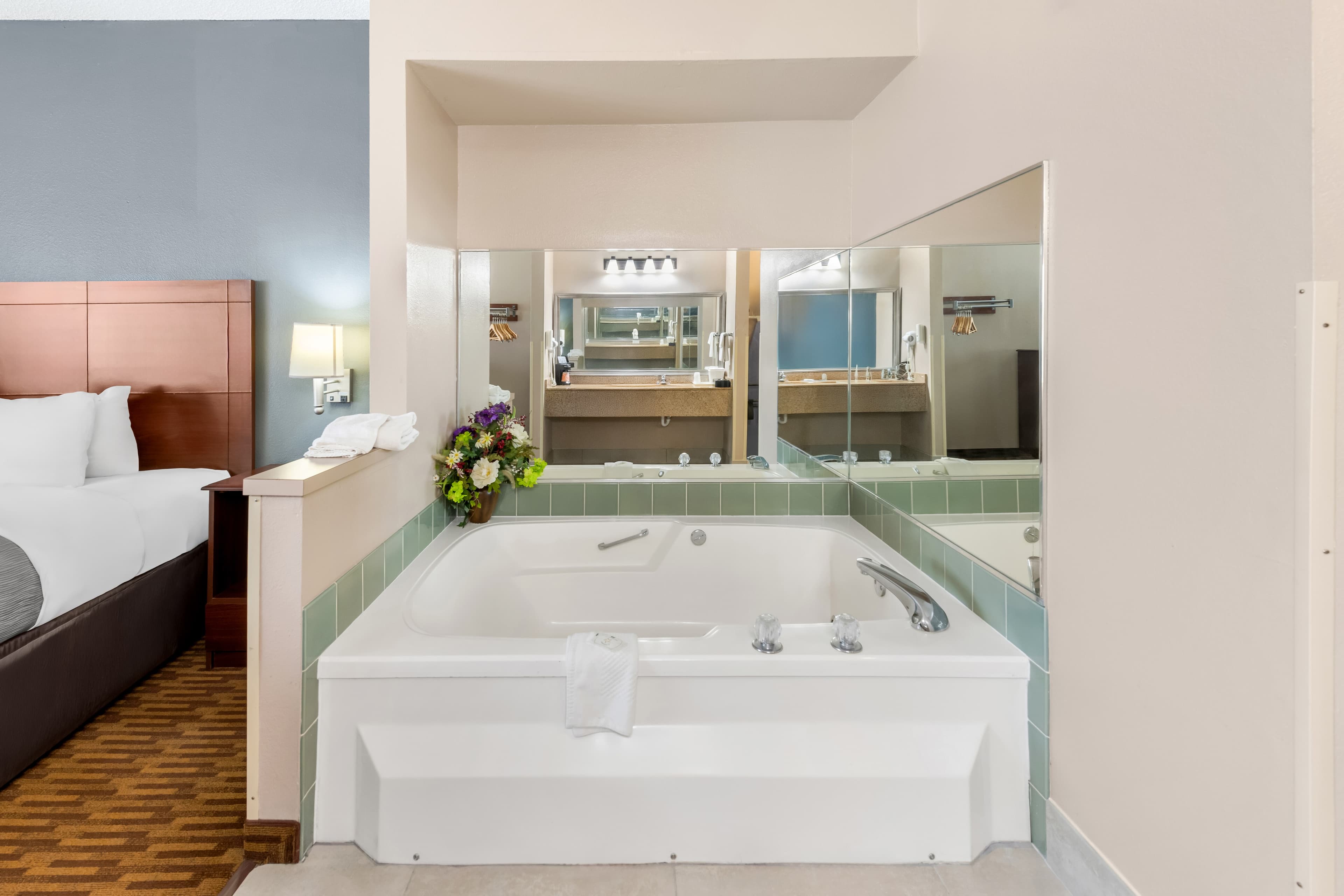 Quality Inn & Suites Lawrence - University Area — 16