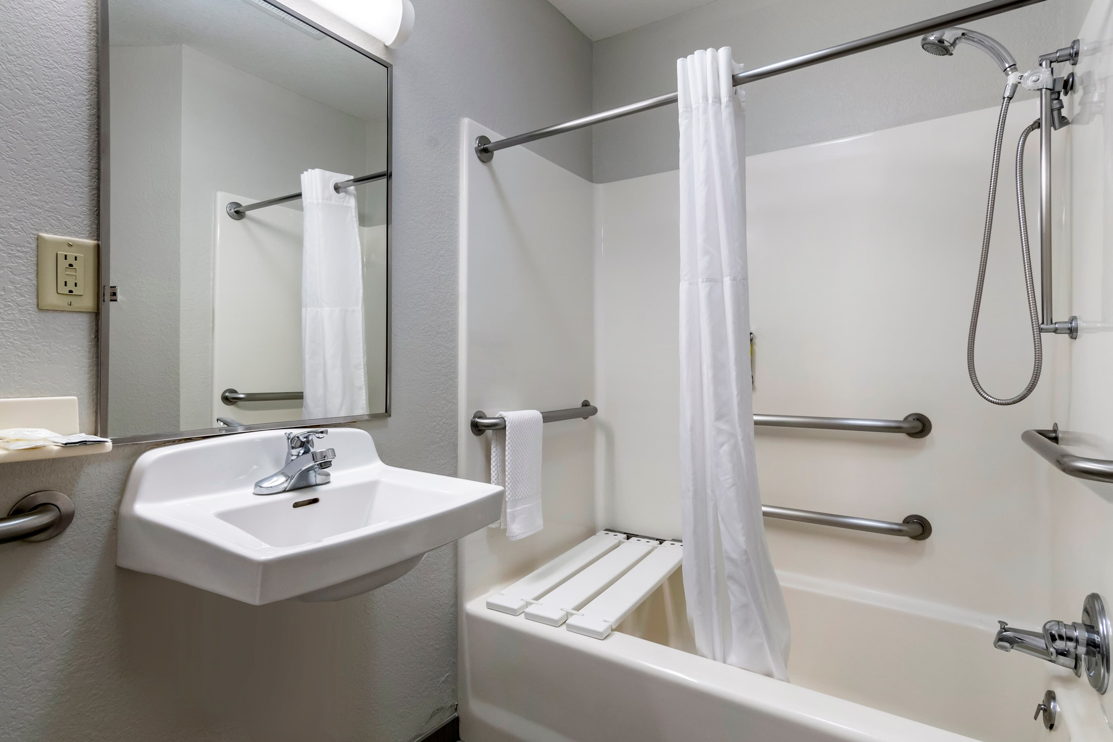 MainStay Suites Emporia — 8