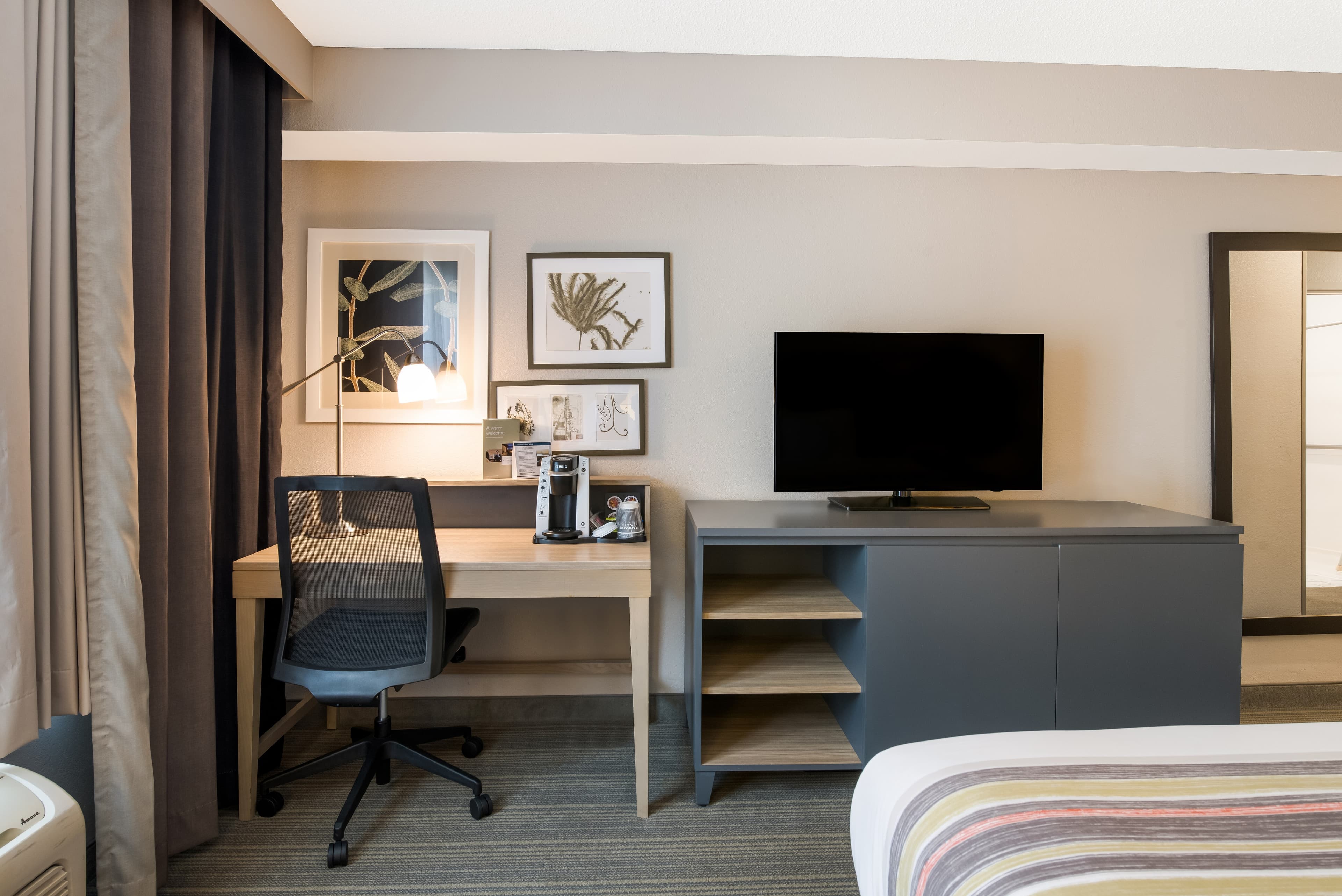 Country Inn & Suites by Radisson, Wichita East, KS - Image 4