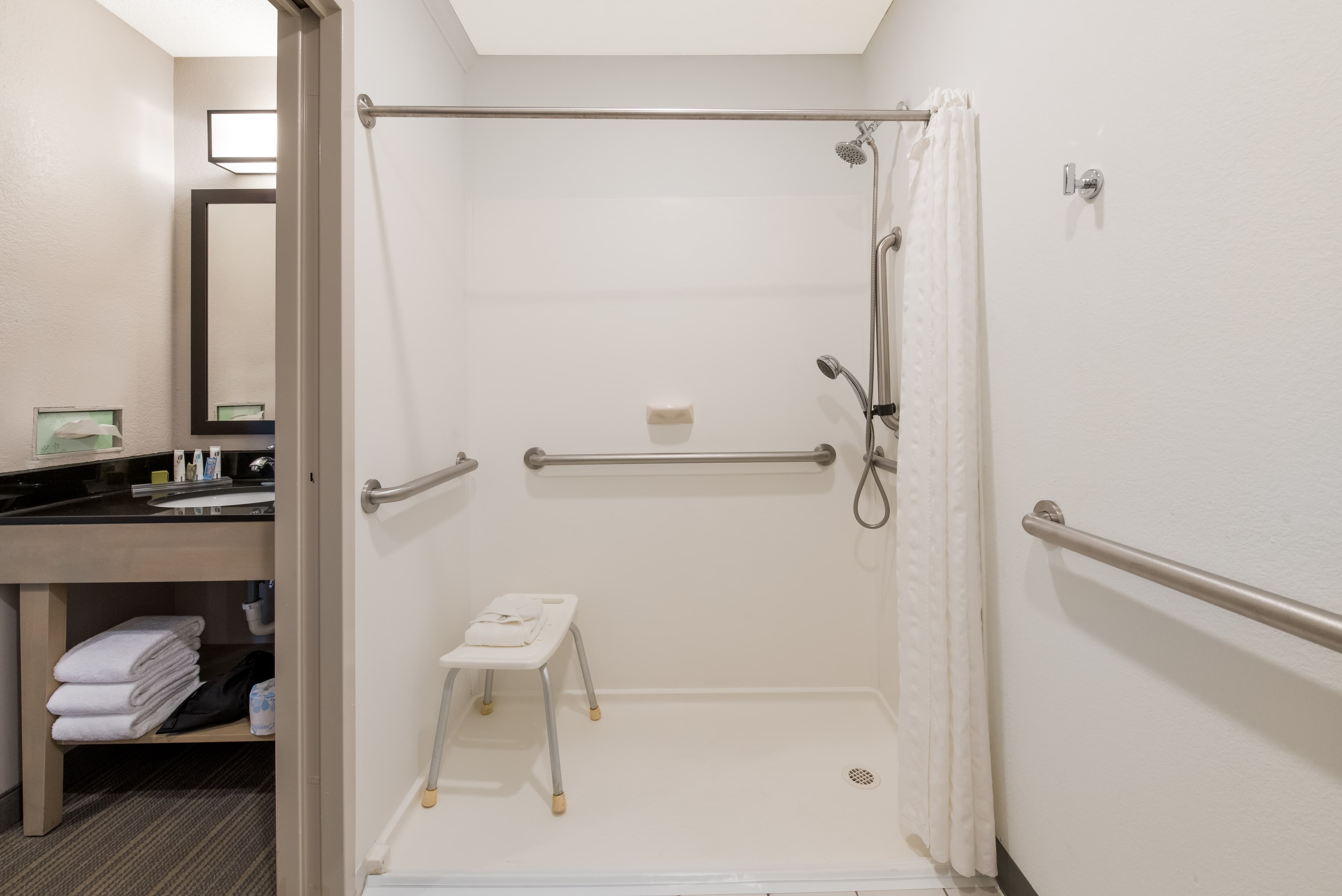 Country Inn & Suites by Radisson, Wichita East, KS — 8