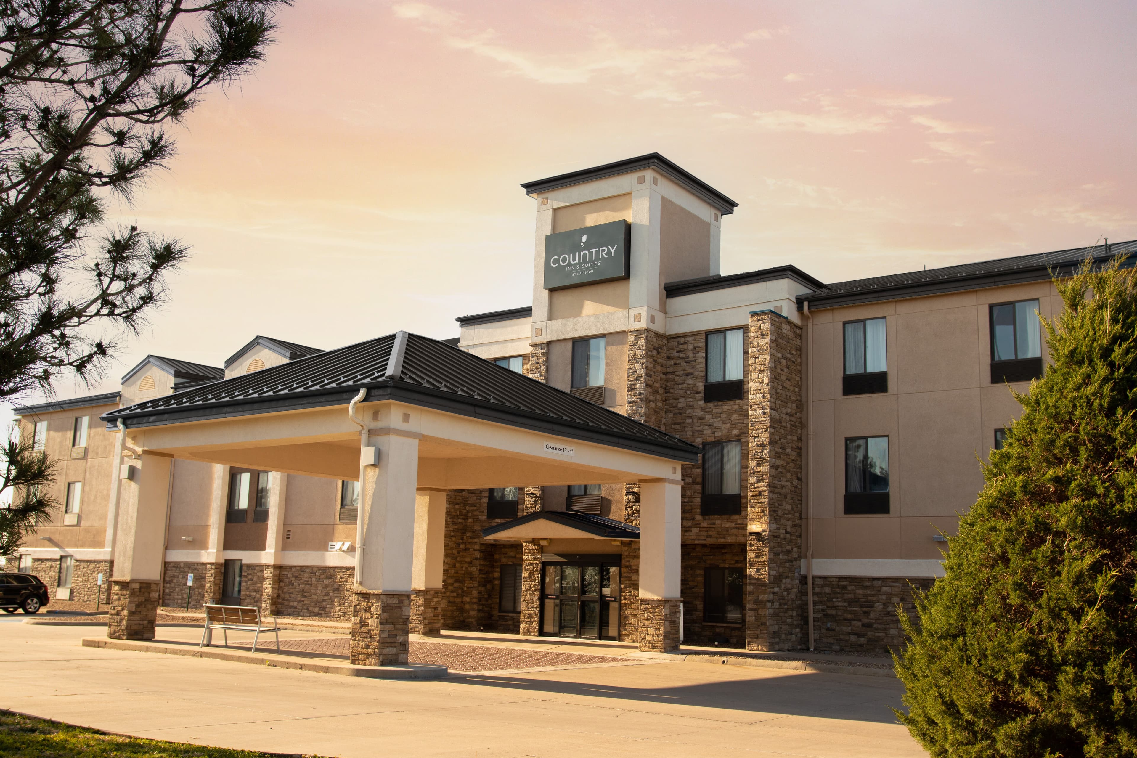Country Inn & Suites by Radisson, Garden City, KS - Image 1