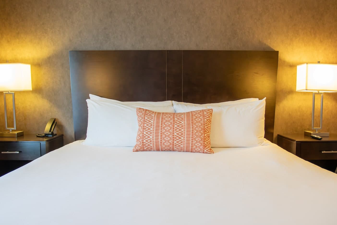 Country Inn & Suites by Radisson, Garden City, KS - Image 4