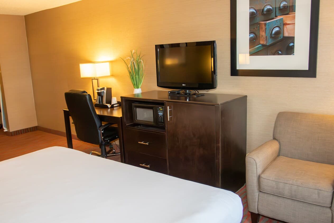Country Inn & Suites by Radisson, Garden City, KS - Image 5