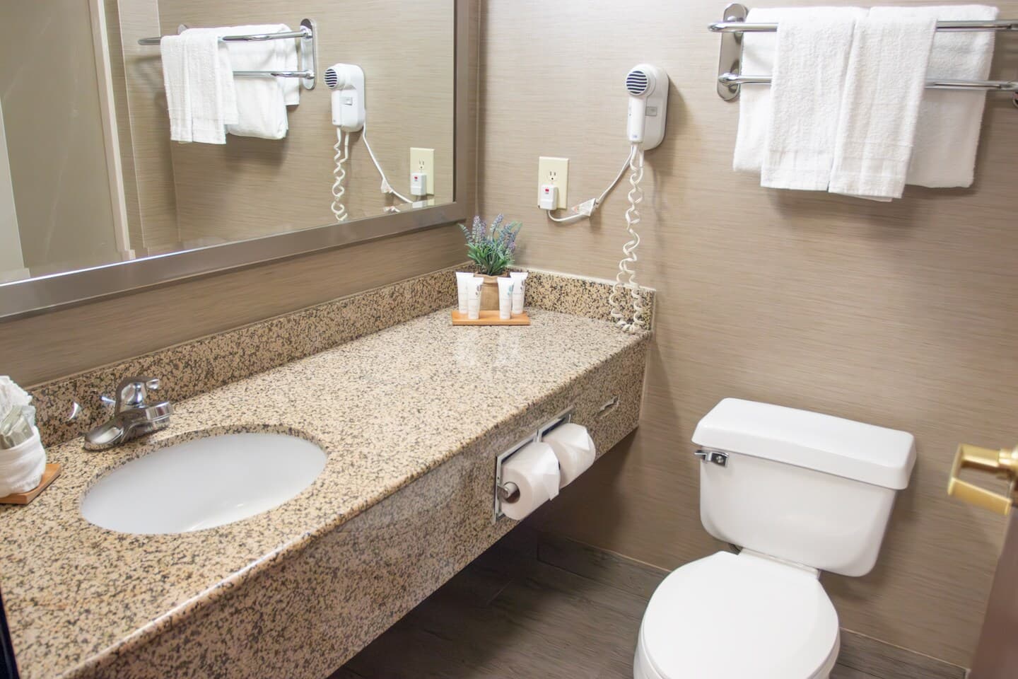 Country Inn & Suites by Radisson, Garden City, KS — 15
