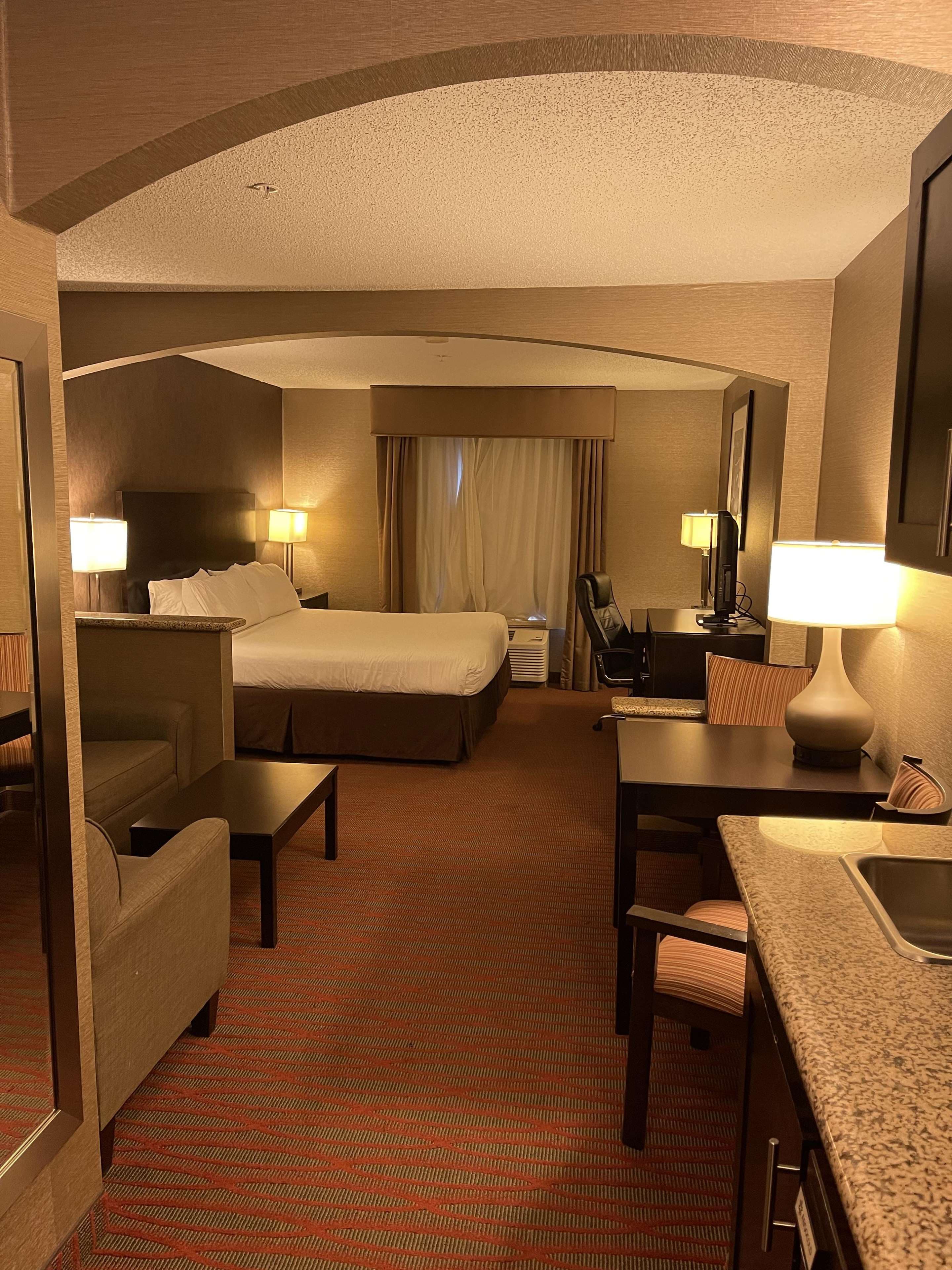 Country Inn & Suites by Radisson, Garden City, KS — 10