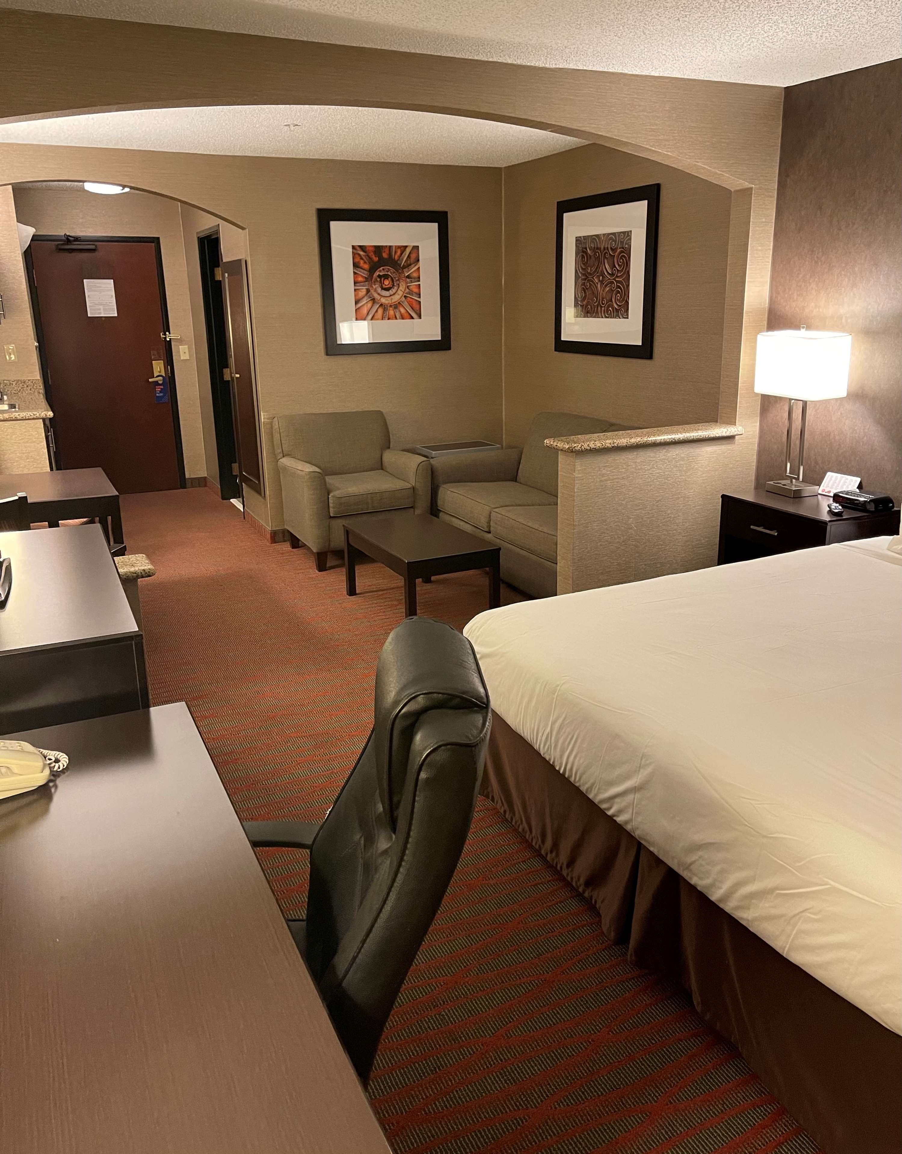 Country Inn & Suites by Radisson, Garden City, KS — 7