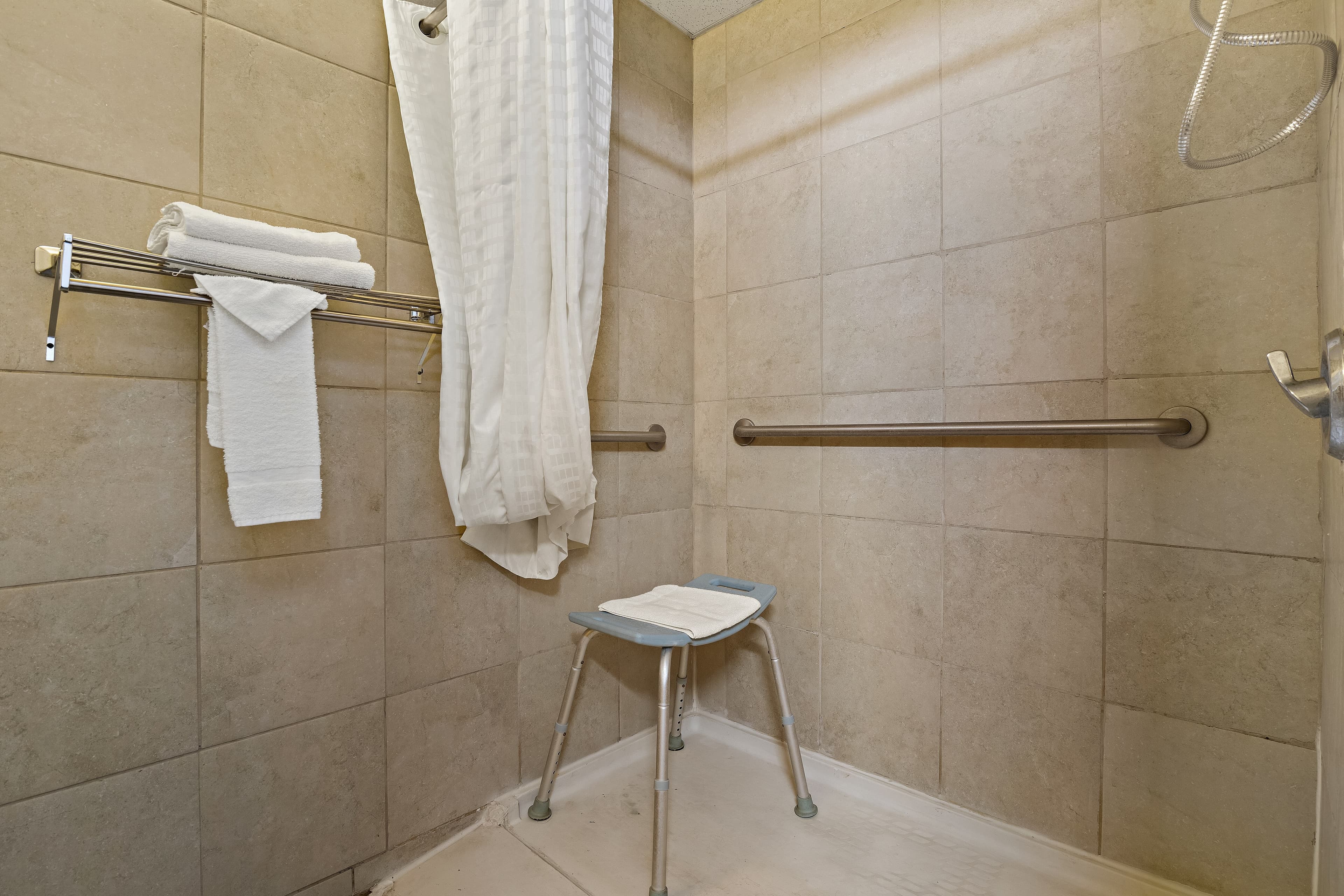 Rodeway Inn McPherson East — 8