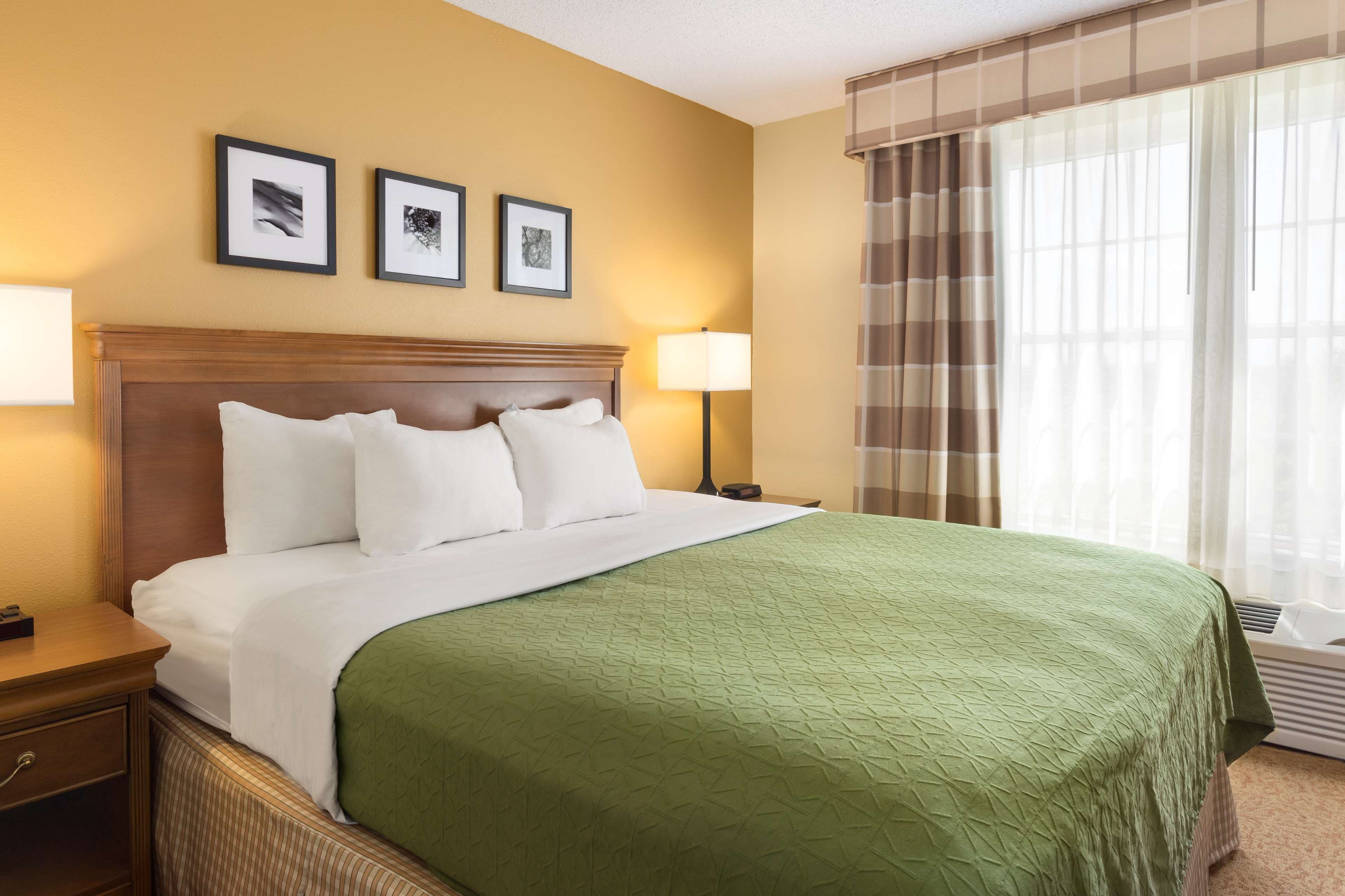 Country Inn & Suites by Radisson, Salina, KS — 7