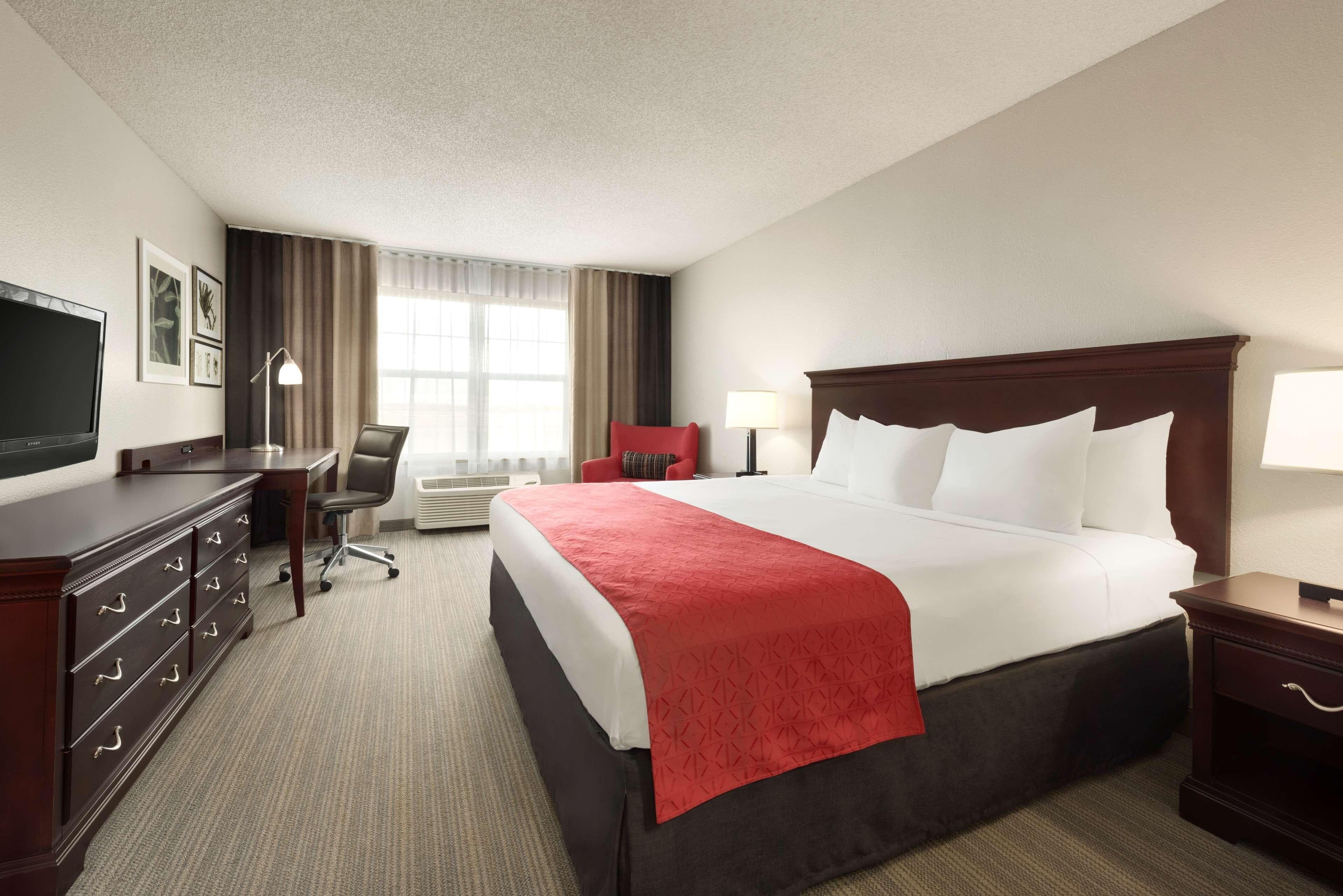 Country Inn & Suites by Radisson, Kansas City at Village West, KS - Image 2