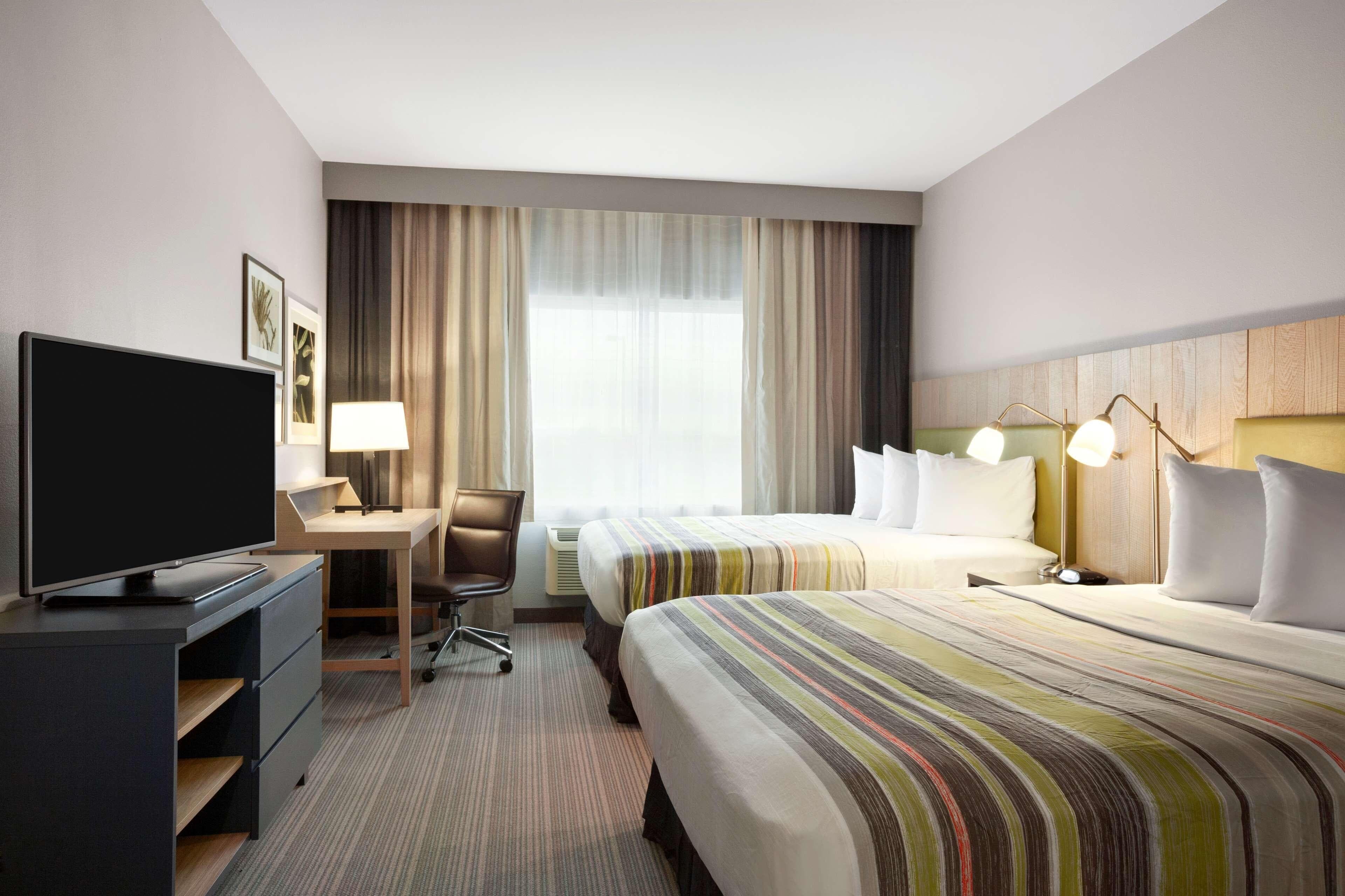 Country Inn & Suites by Radisson, Lawrence, KS — 9