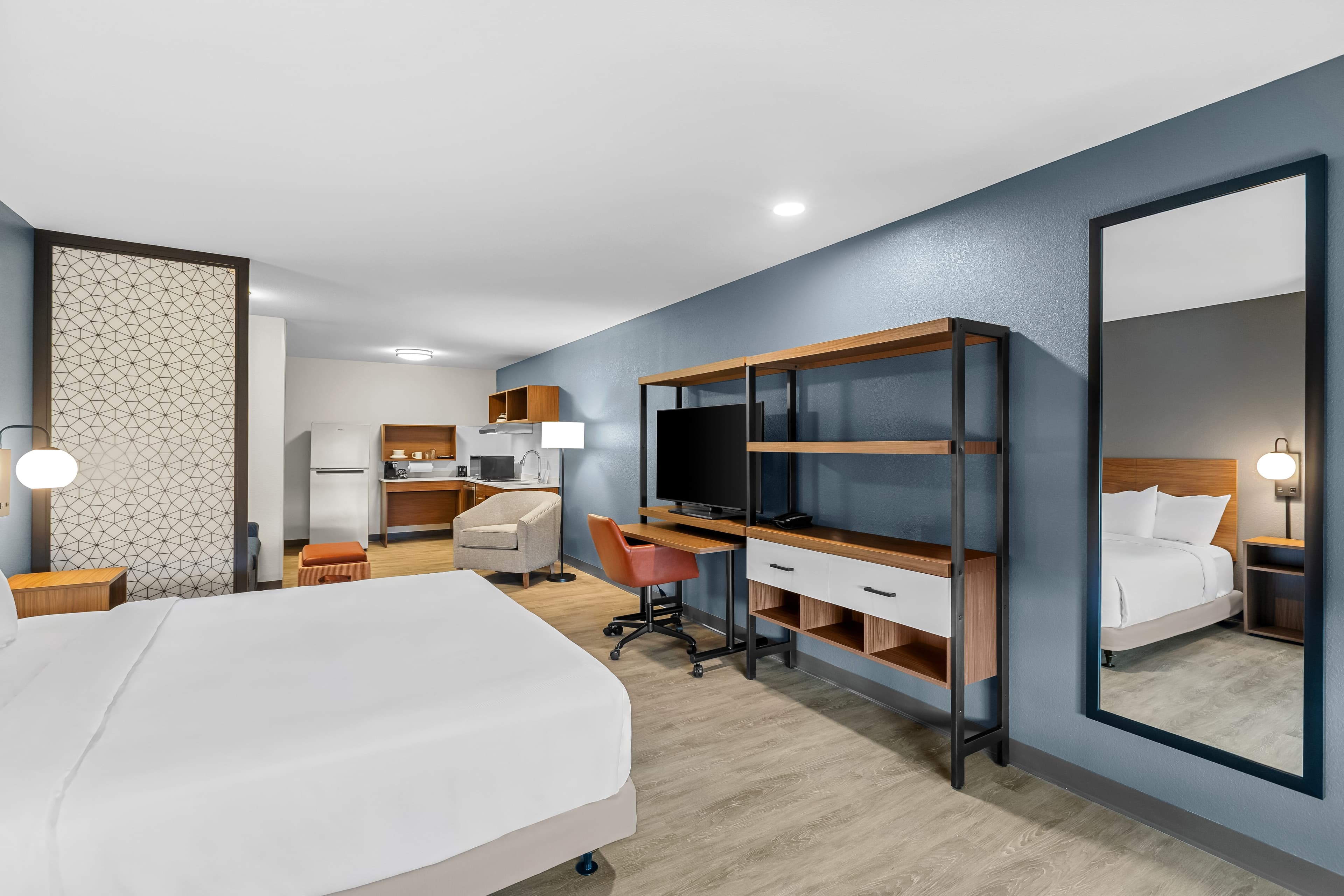 Everhome Suites Wichita Northeast - Image 4