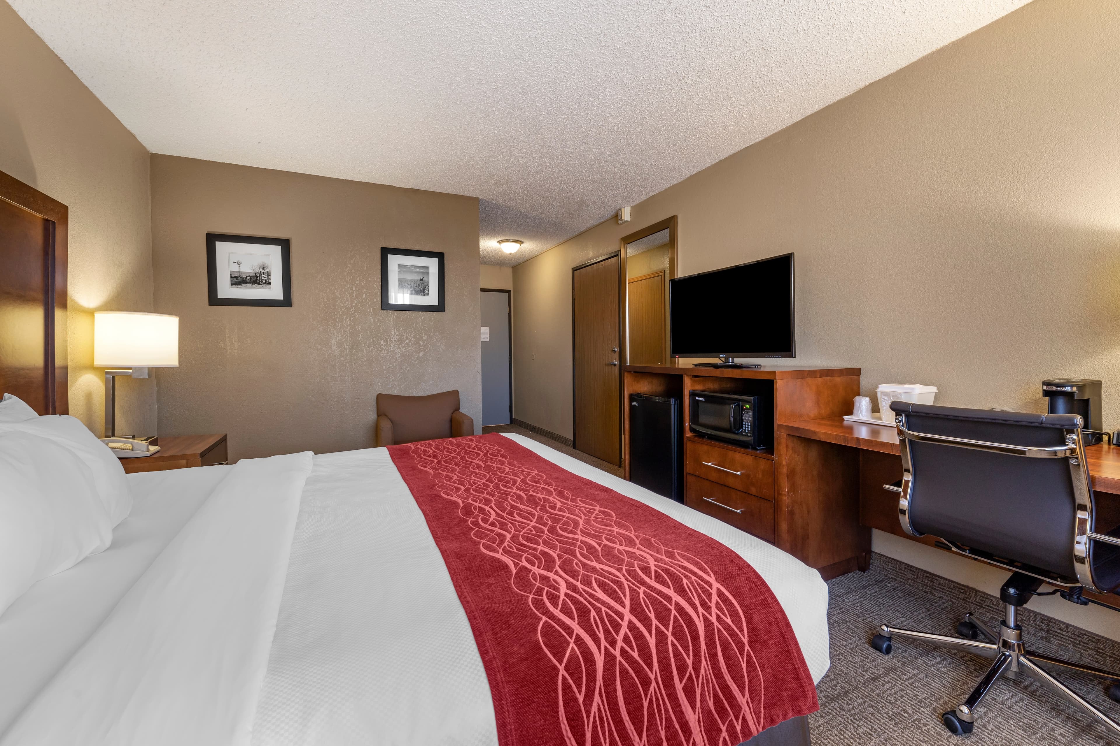 Comfort Inn & Suites Hays I-70 - Image 3