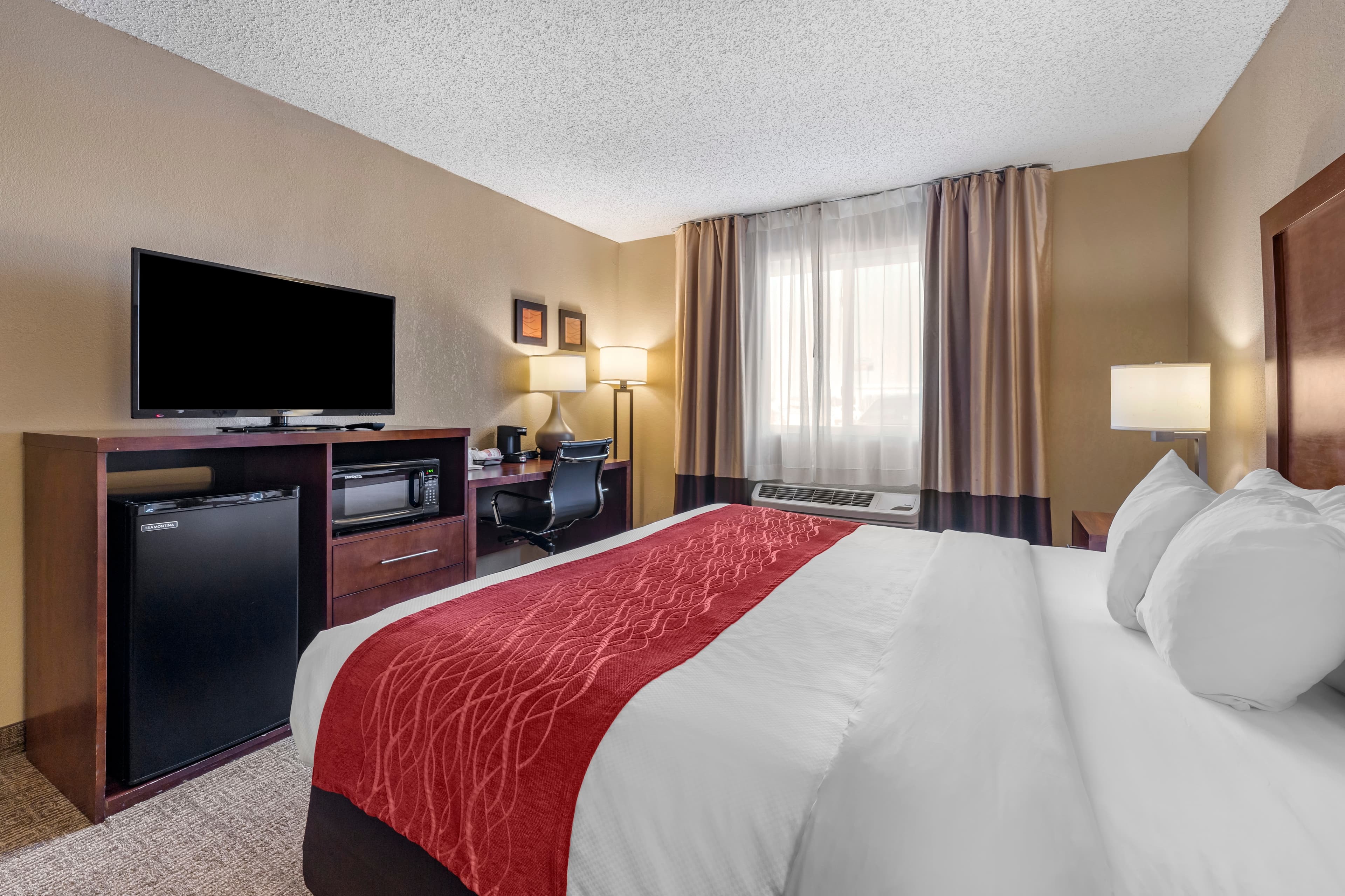 Comfort Inn & Suites Hays I-70 - Image 4