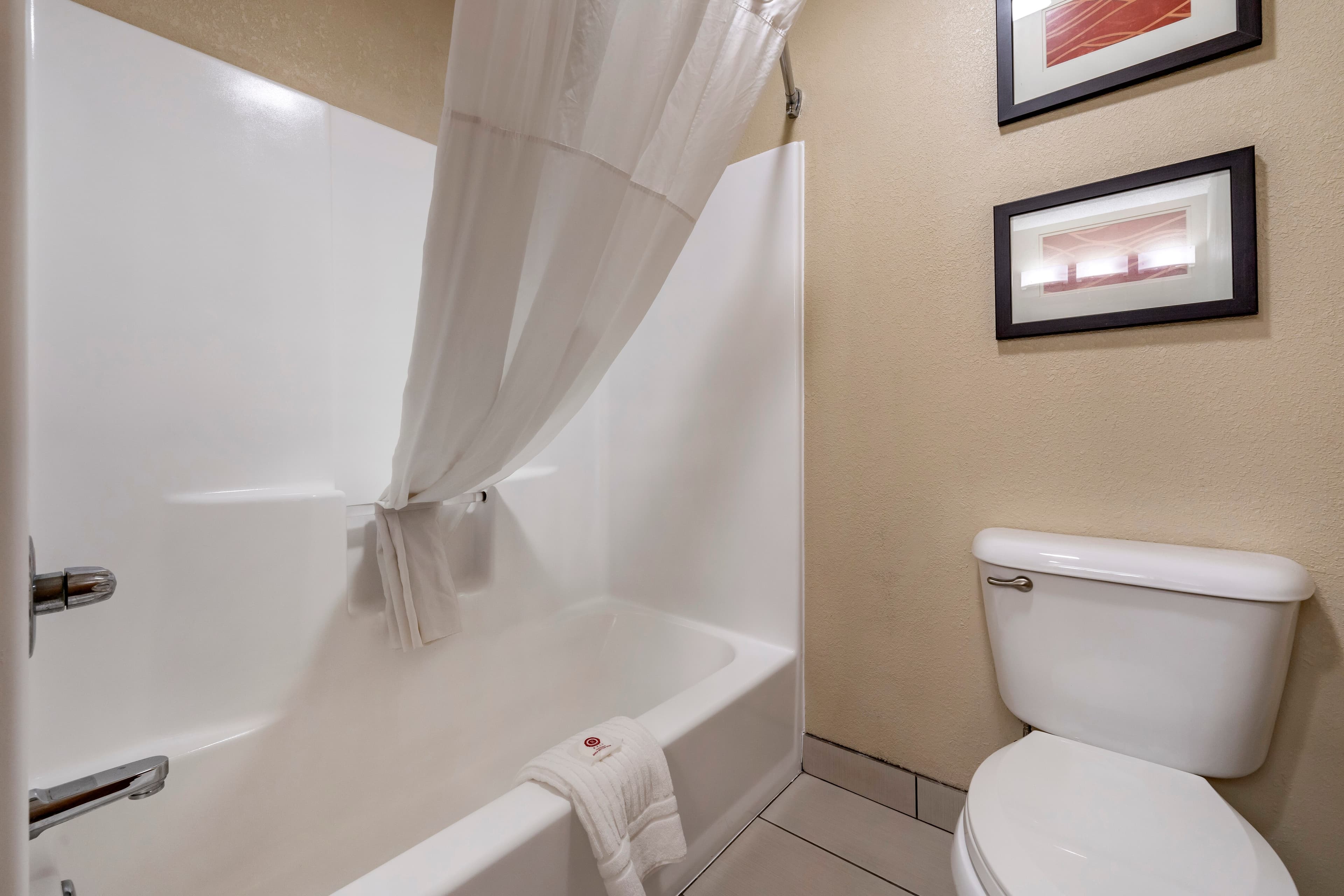 Comfort Inn & Suites Hays I-70 — 9