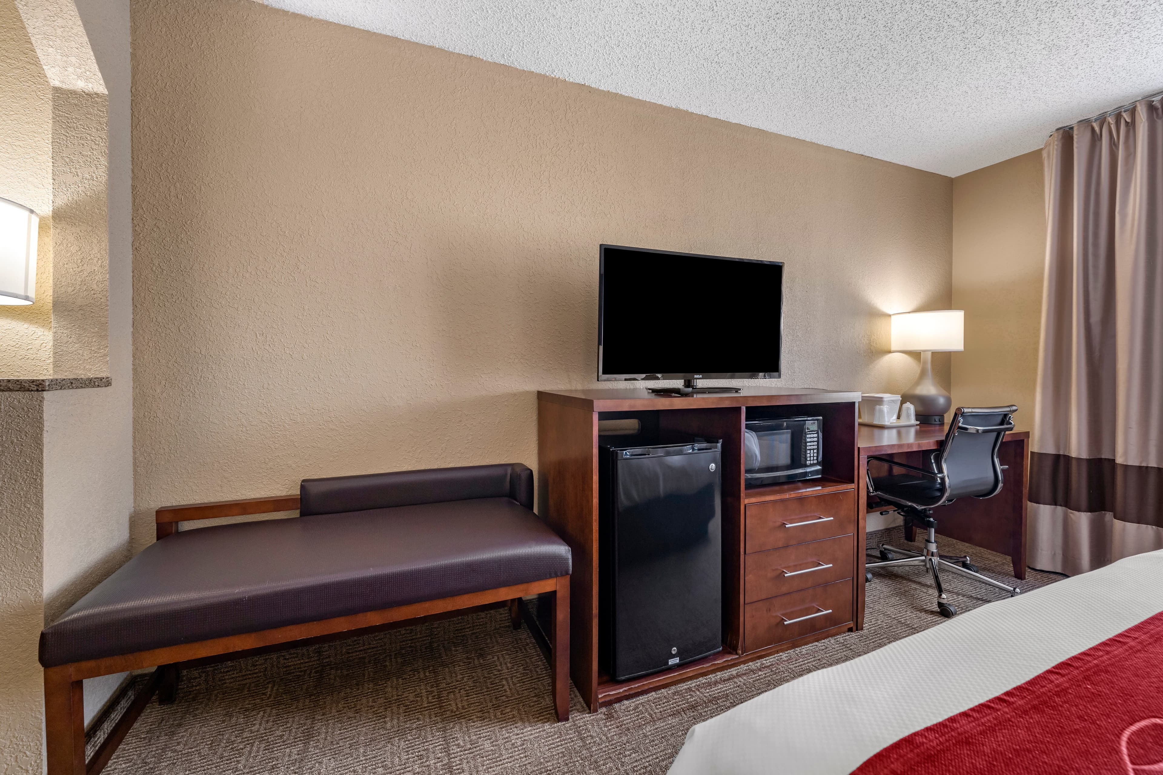 Comfort Inn & Suites Hays I-70 — 16