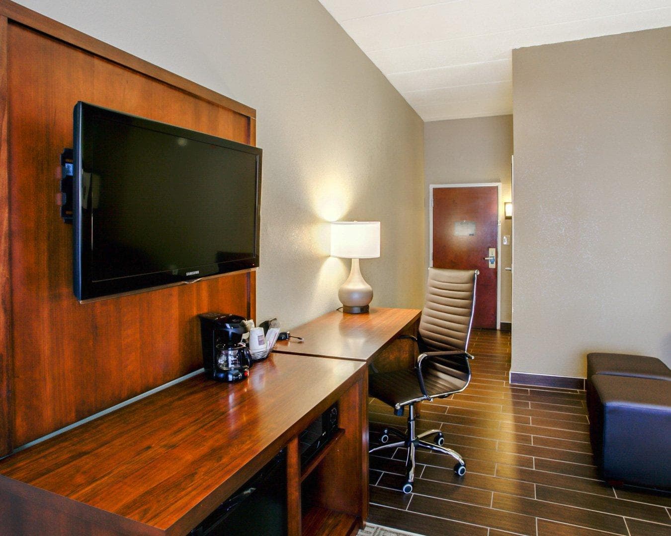 Comfort Suites Georgetown - Image 3