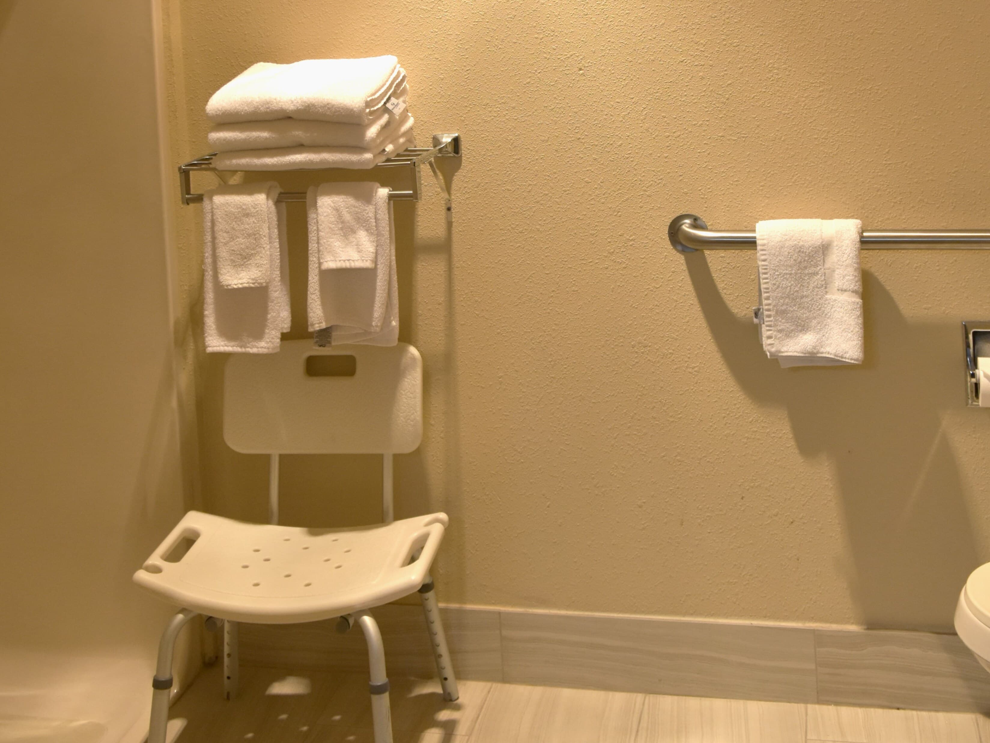 Quality Inn & Suites Brooks Louisville South — 18