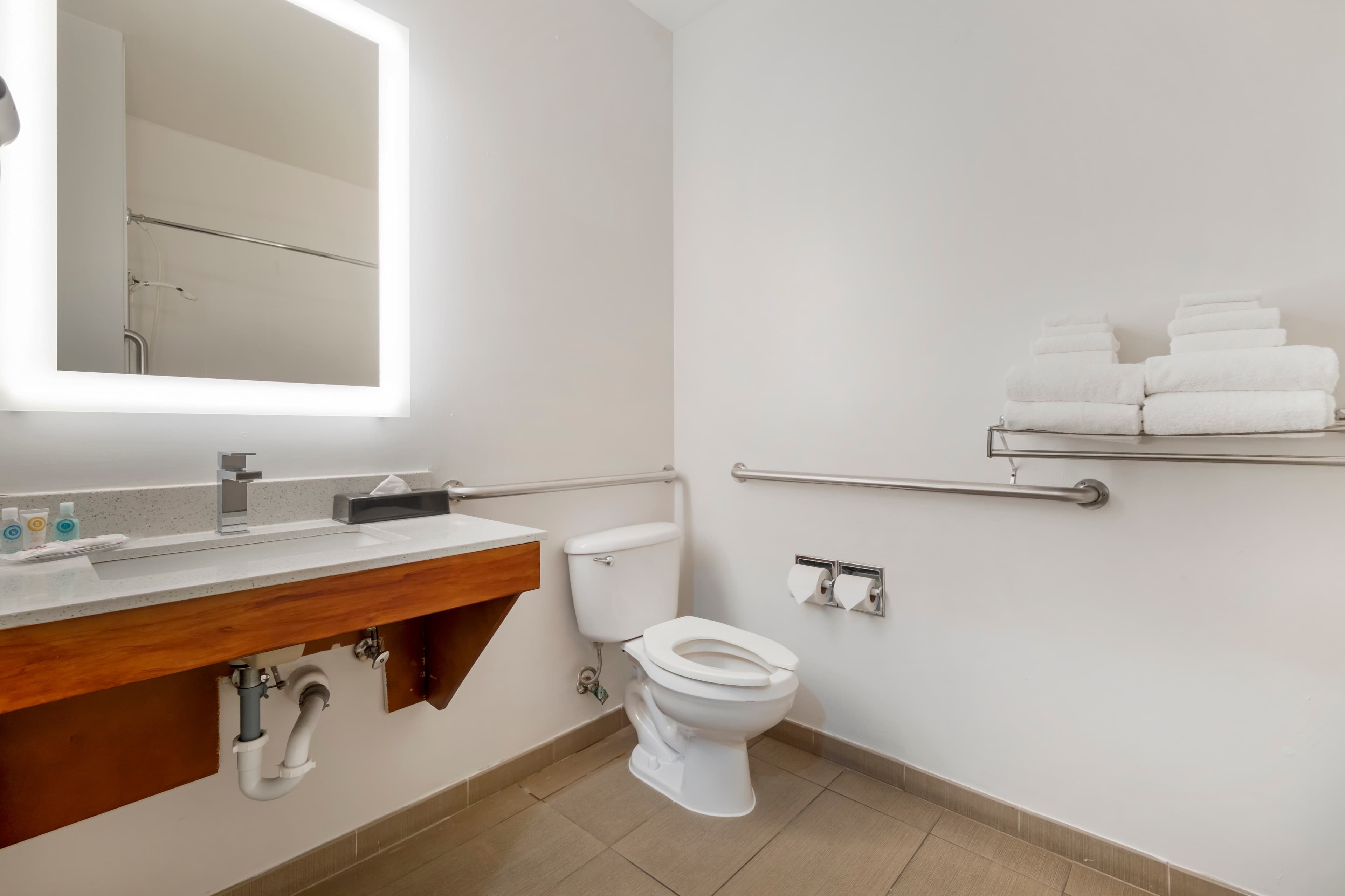 Comfort Suites Keeneland — 9