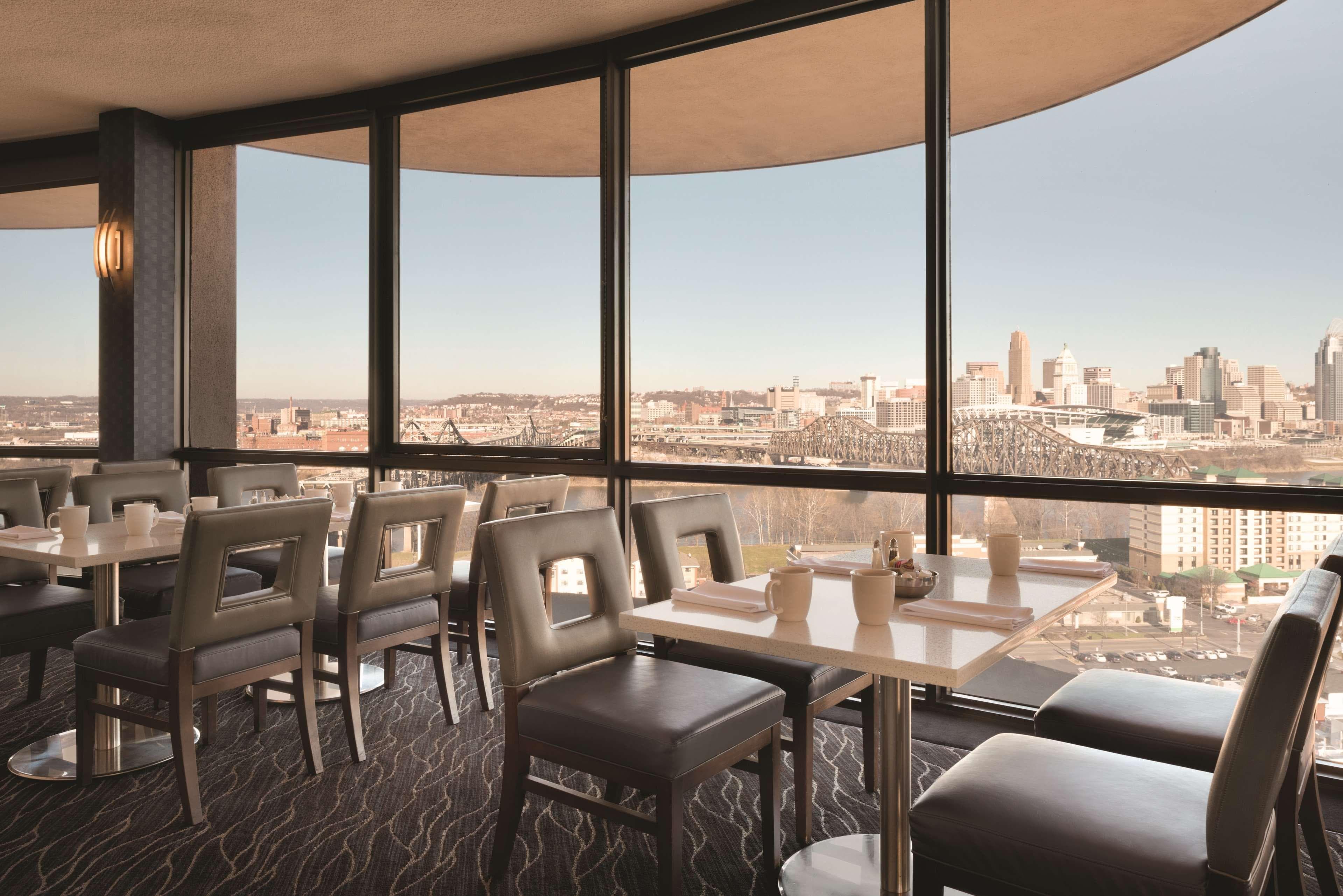 Radisson Hotel Cincinnati Riverfront - Image 1