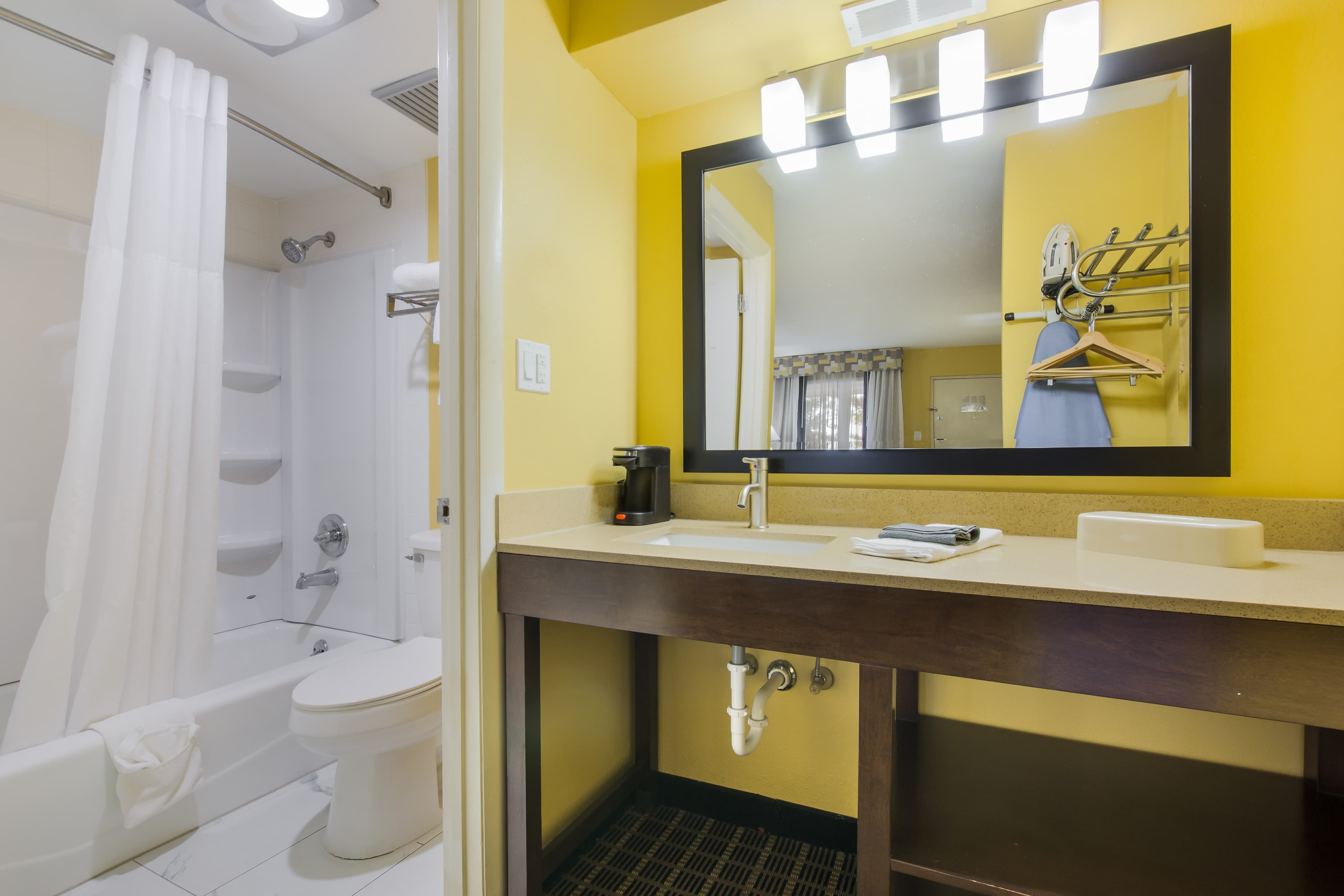 Quality Inn London North — 8