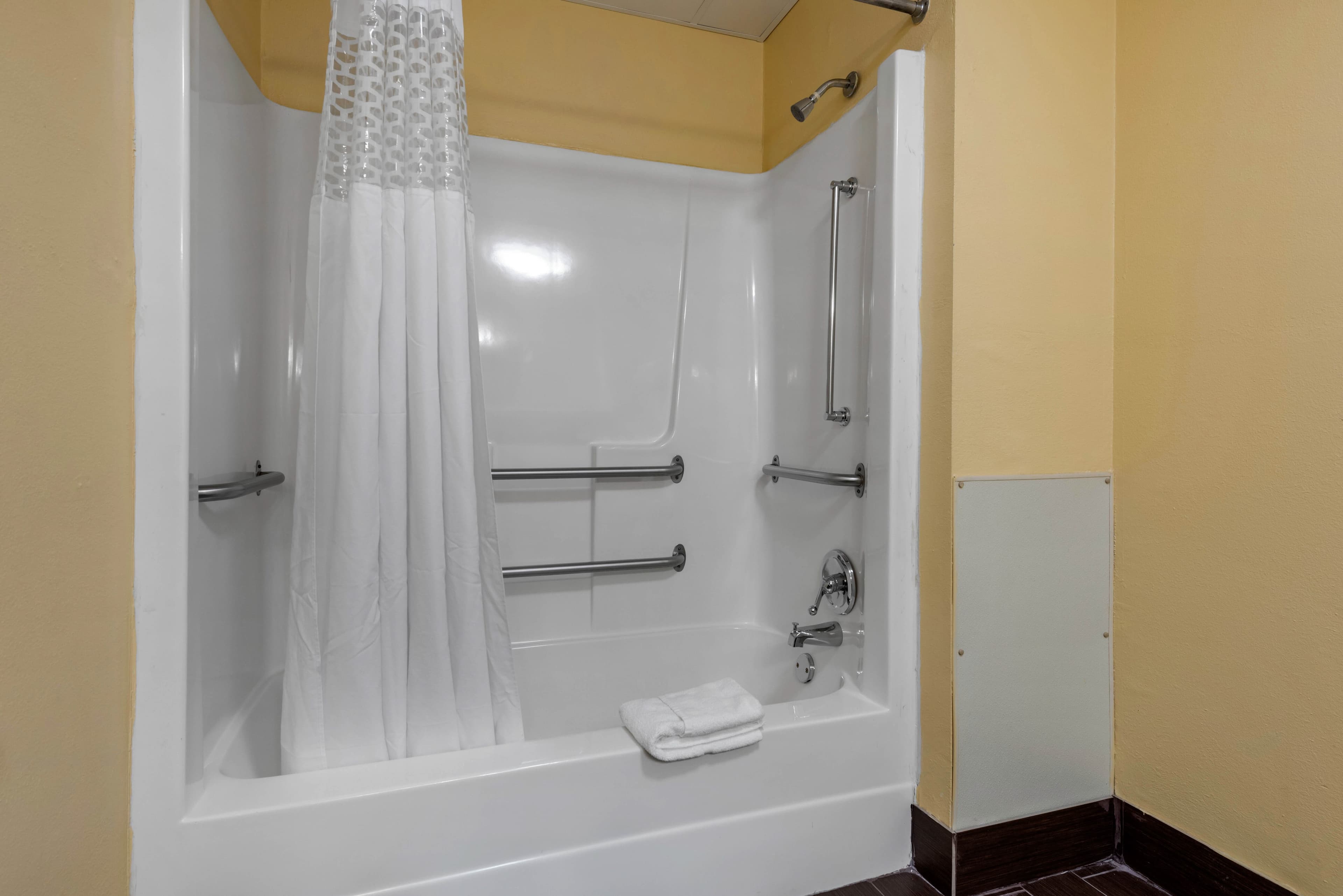 Econo Lodge Lexington Southeast — 12