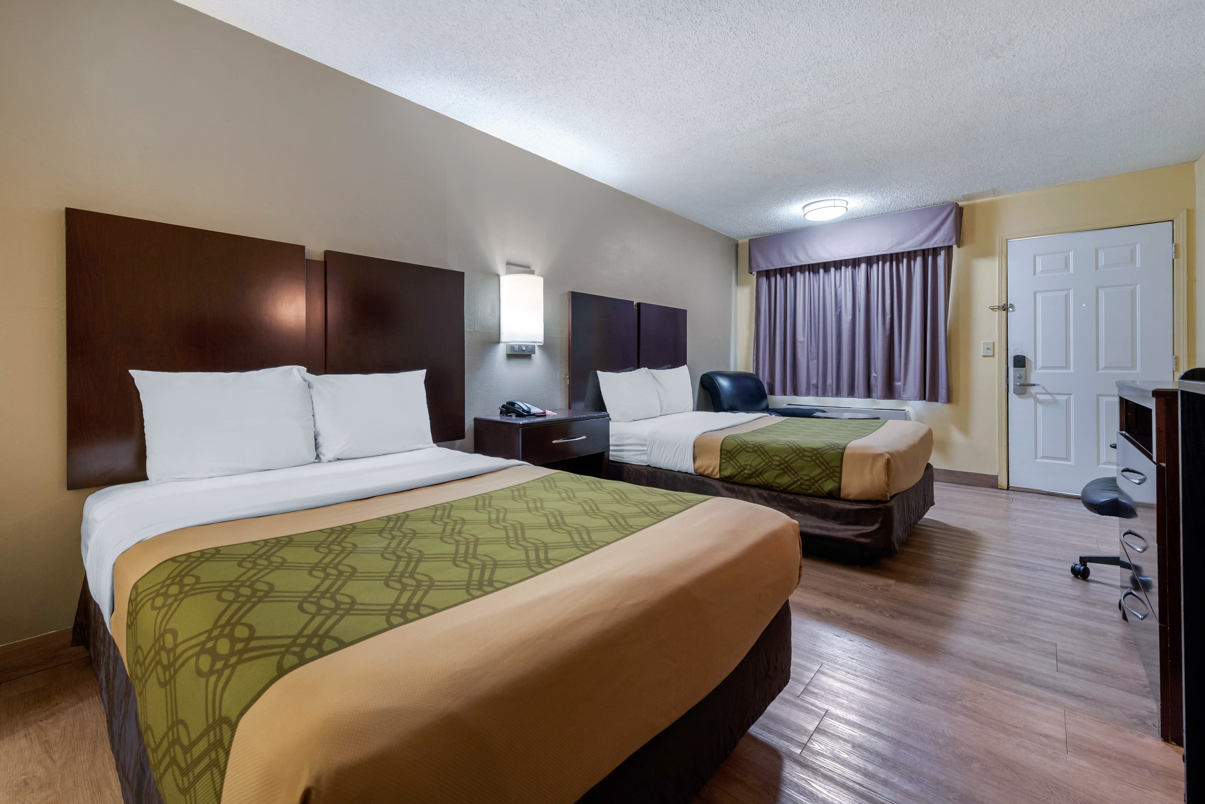 Econo Lodge Lexington Southeast - Image 3