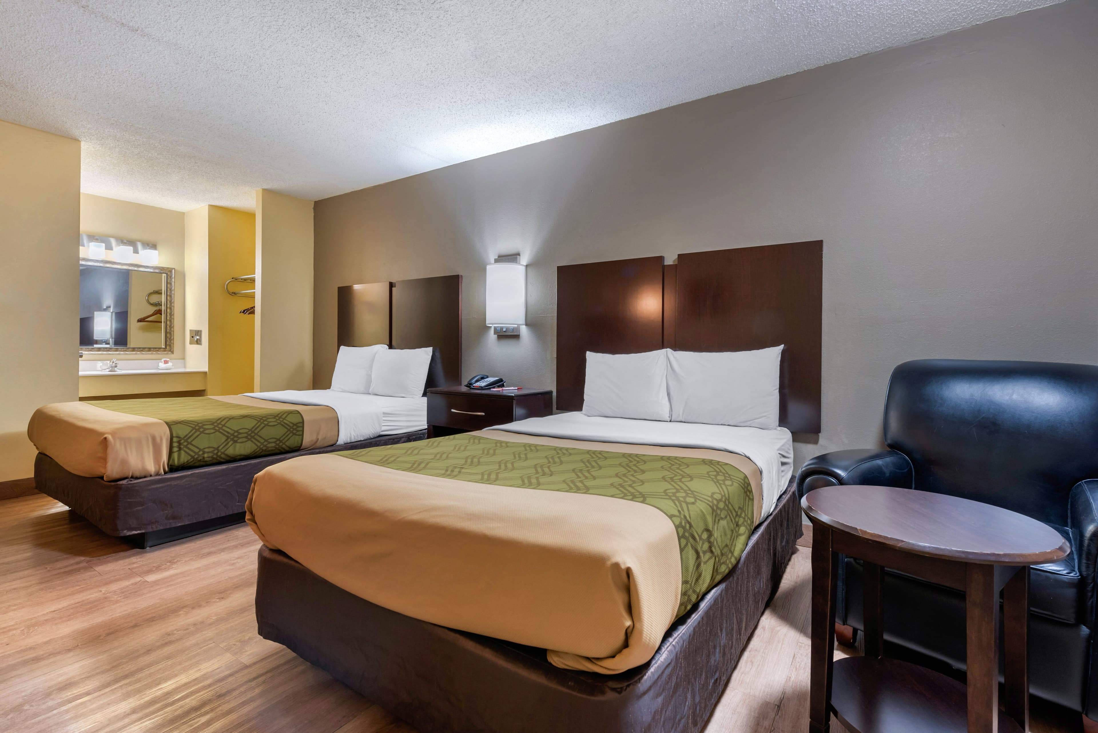 Econo Lodge Lexington Southeast - Image 5