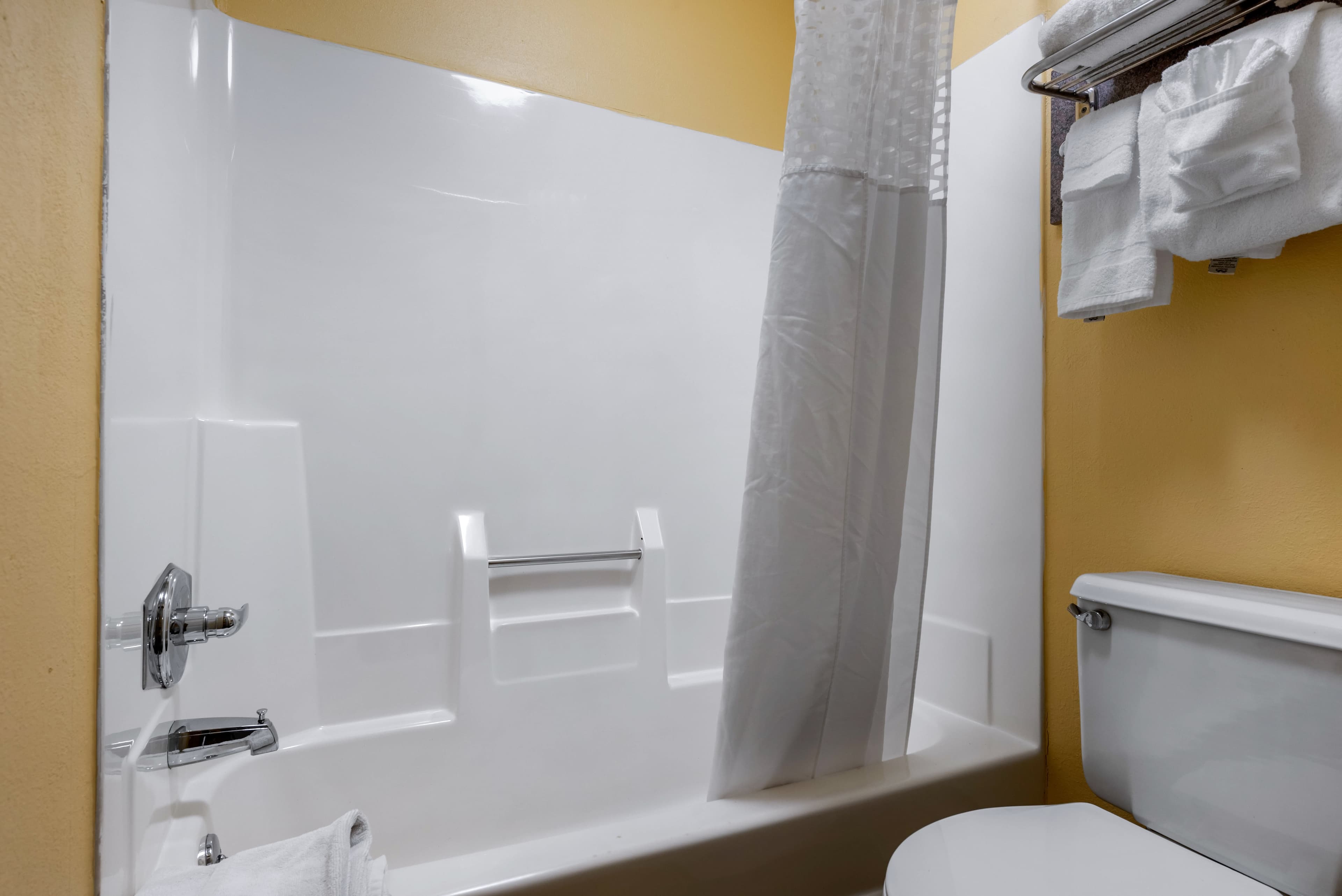 Econo Lodge Lexington Southeast — 6