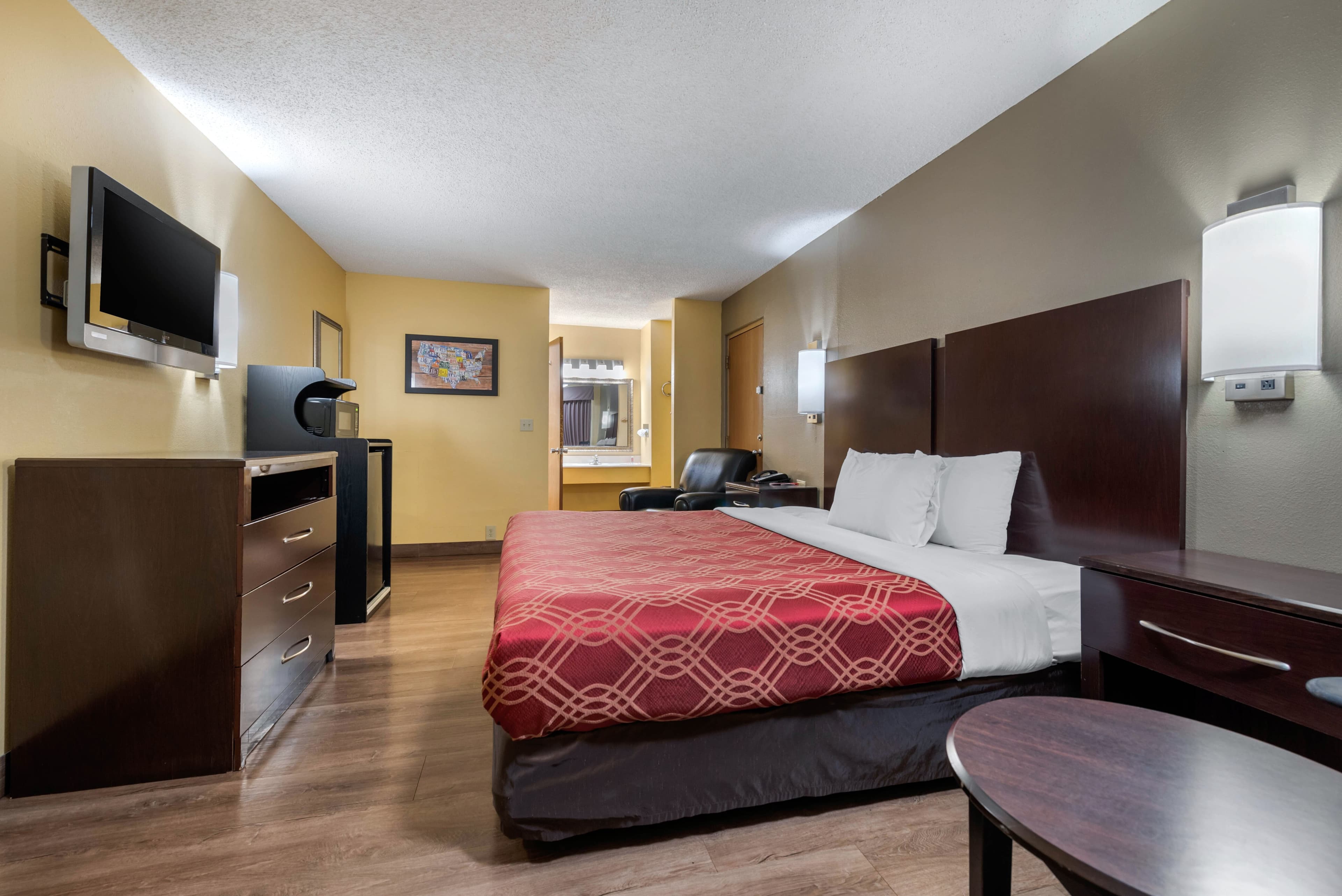 Econo Lodge Lexington Southeast — 8