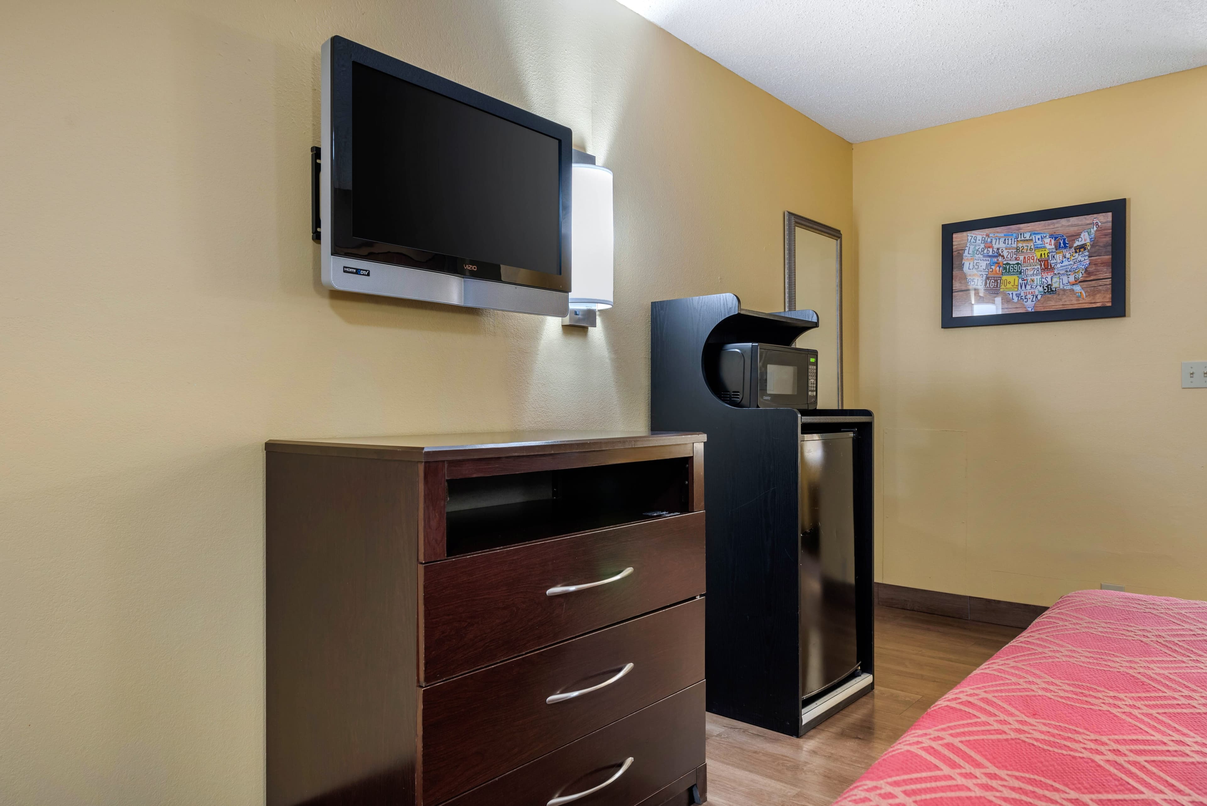 Econo Lodge Lexington Southeast — 9
