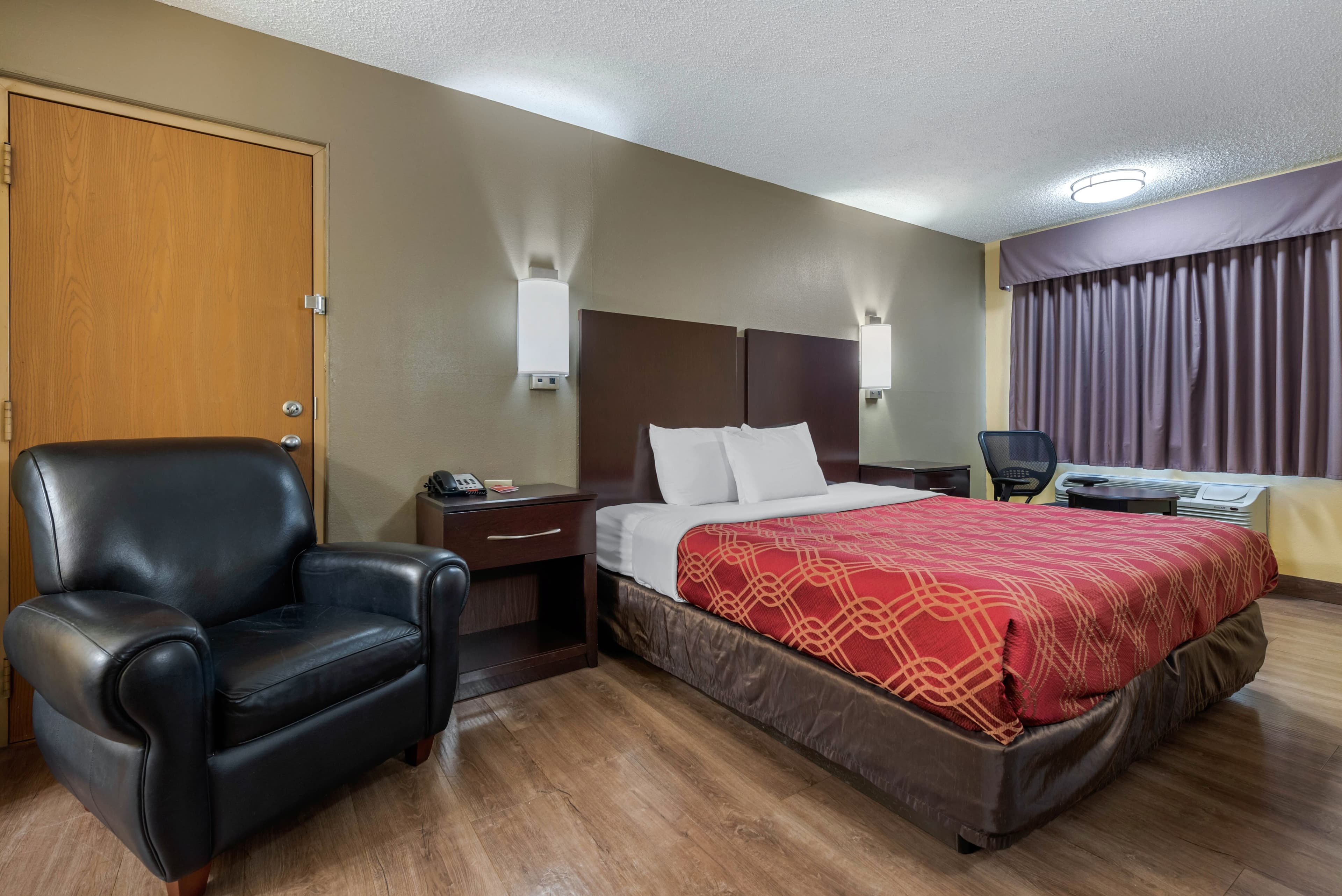Econo Lodge Lexington Southeast — 10