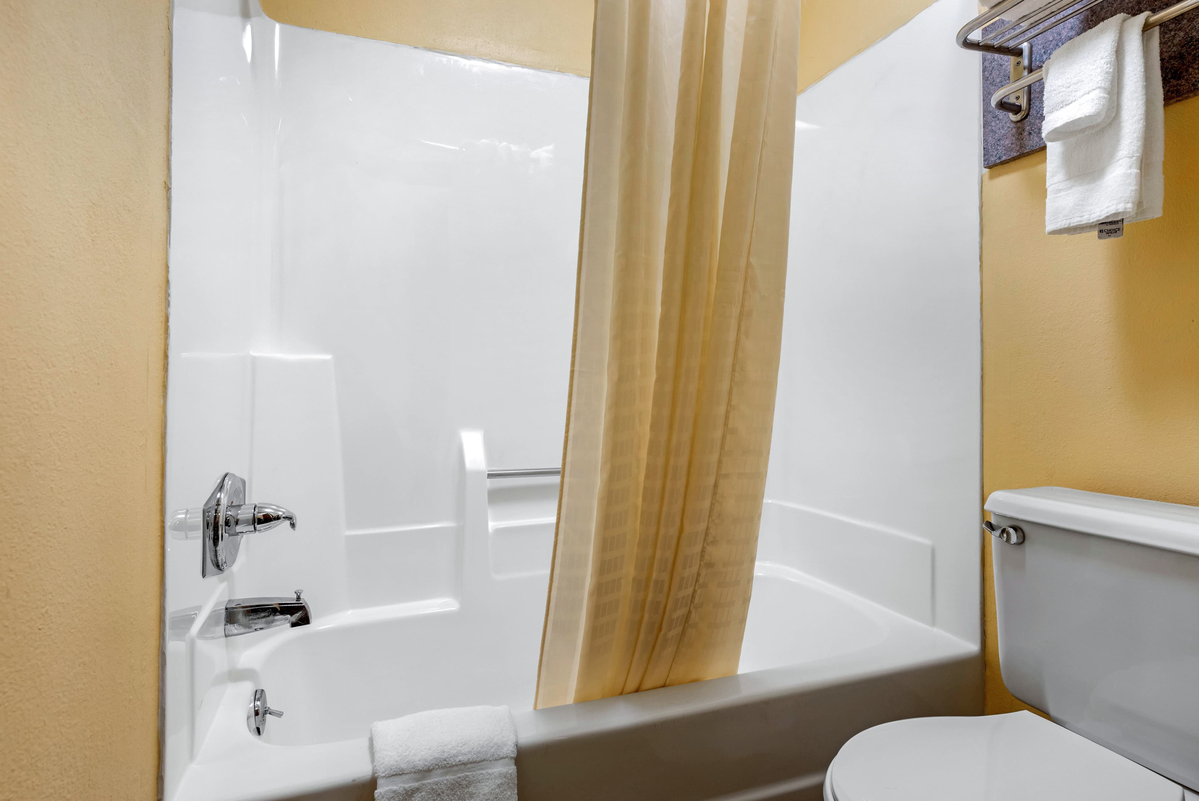 Econo Lodge Lexington Southeast — 17