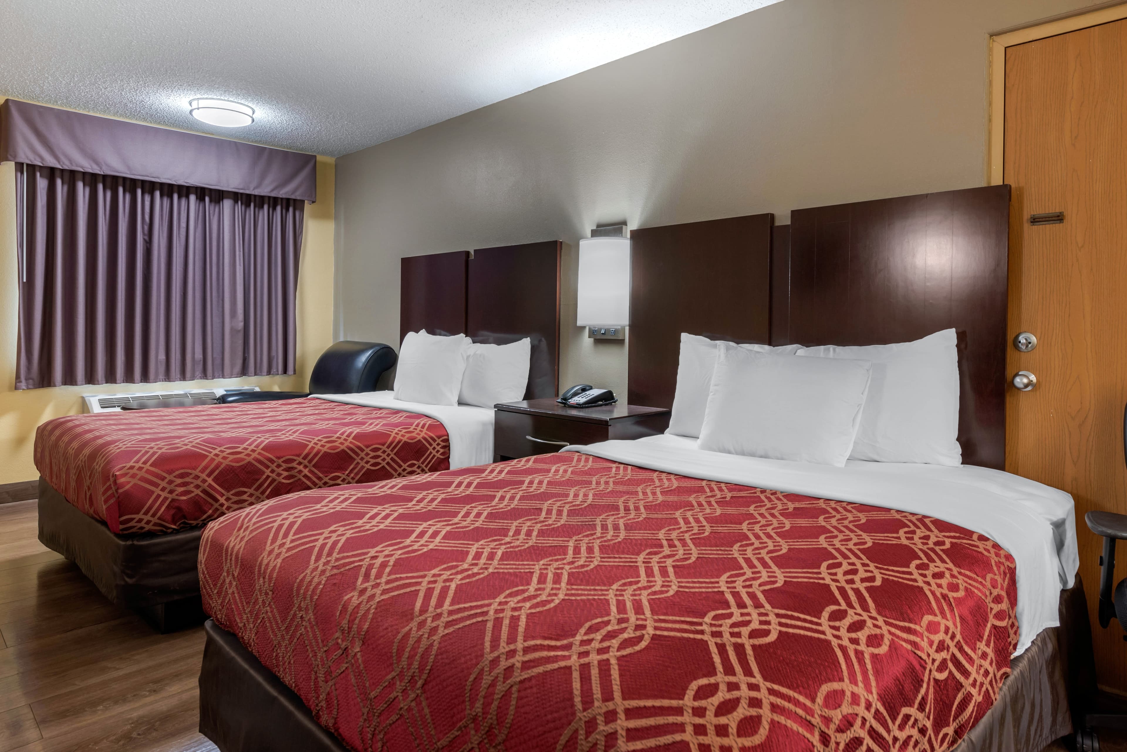 Econo Lodge Lexington Southeast - Image 1