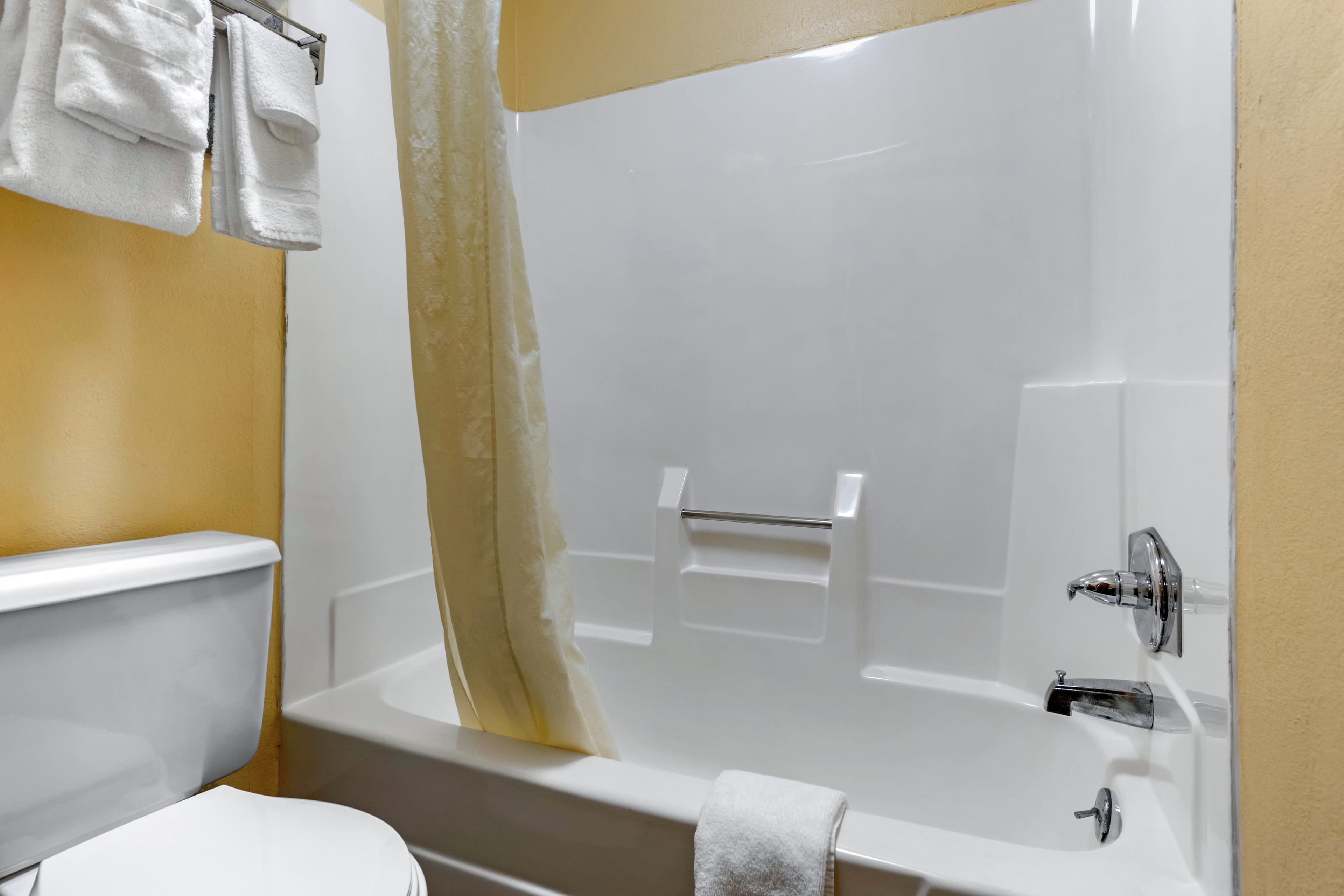 Econo Lodge Lexington Southeast — 23