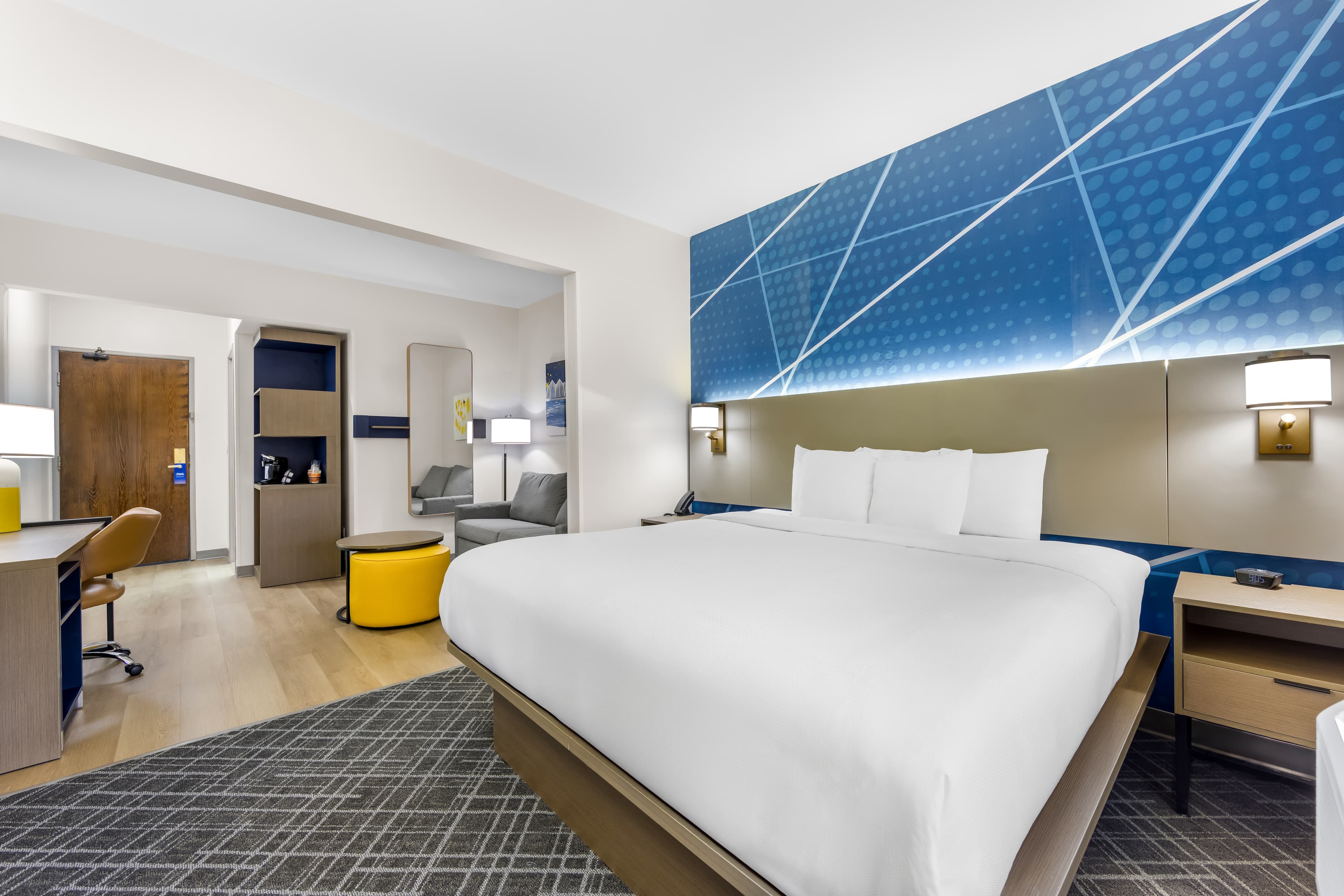 Comfort Suites London South - Image 1