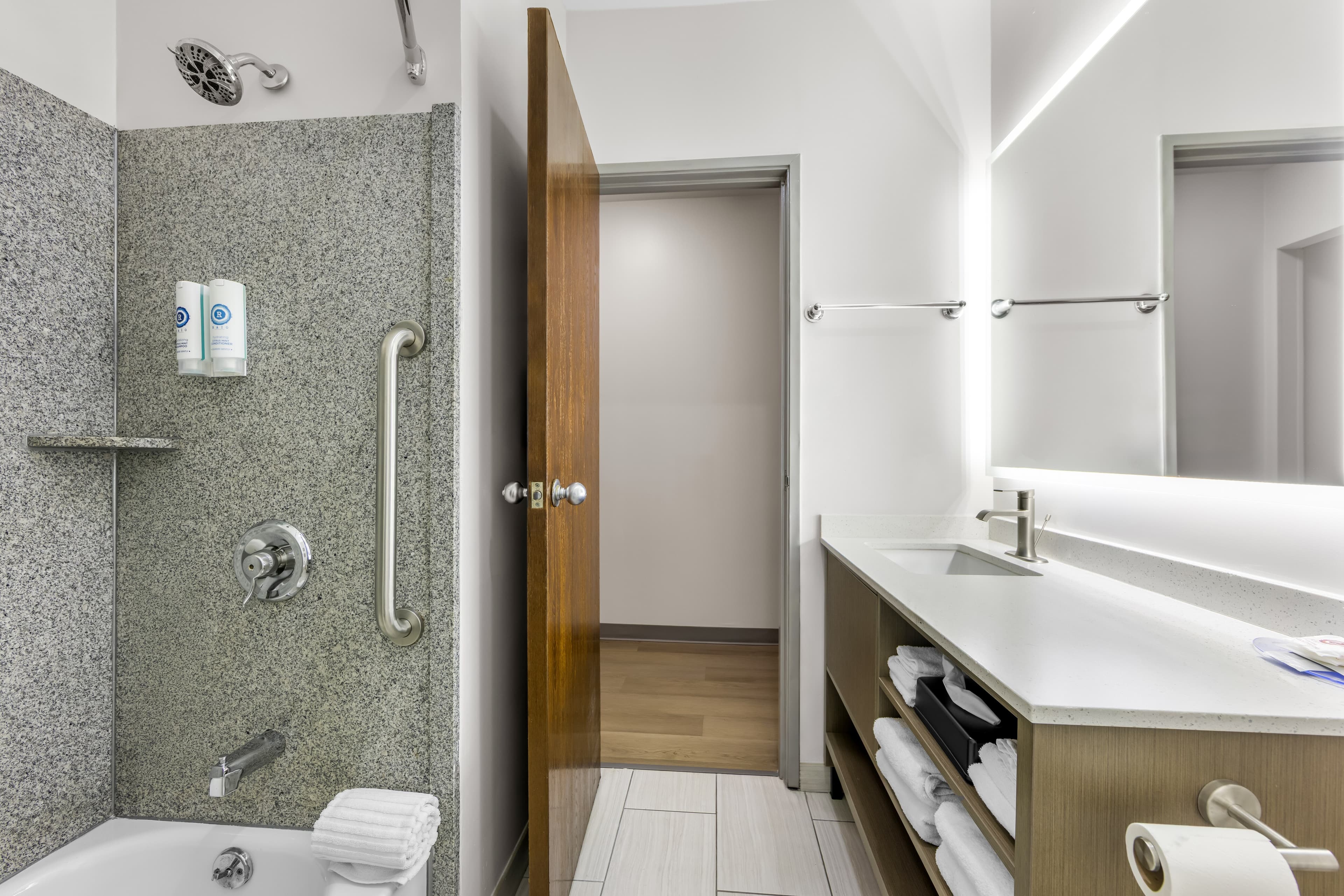 Comfort Suites London South — 18
