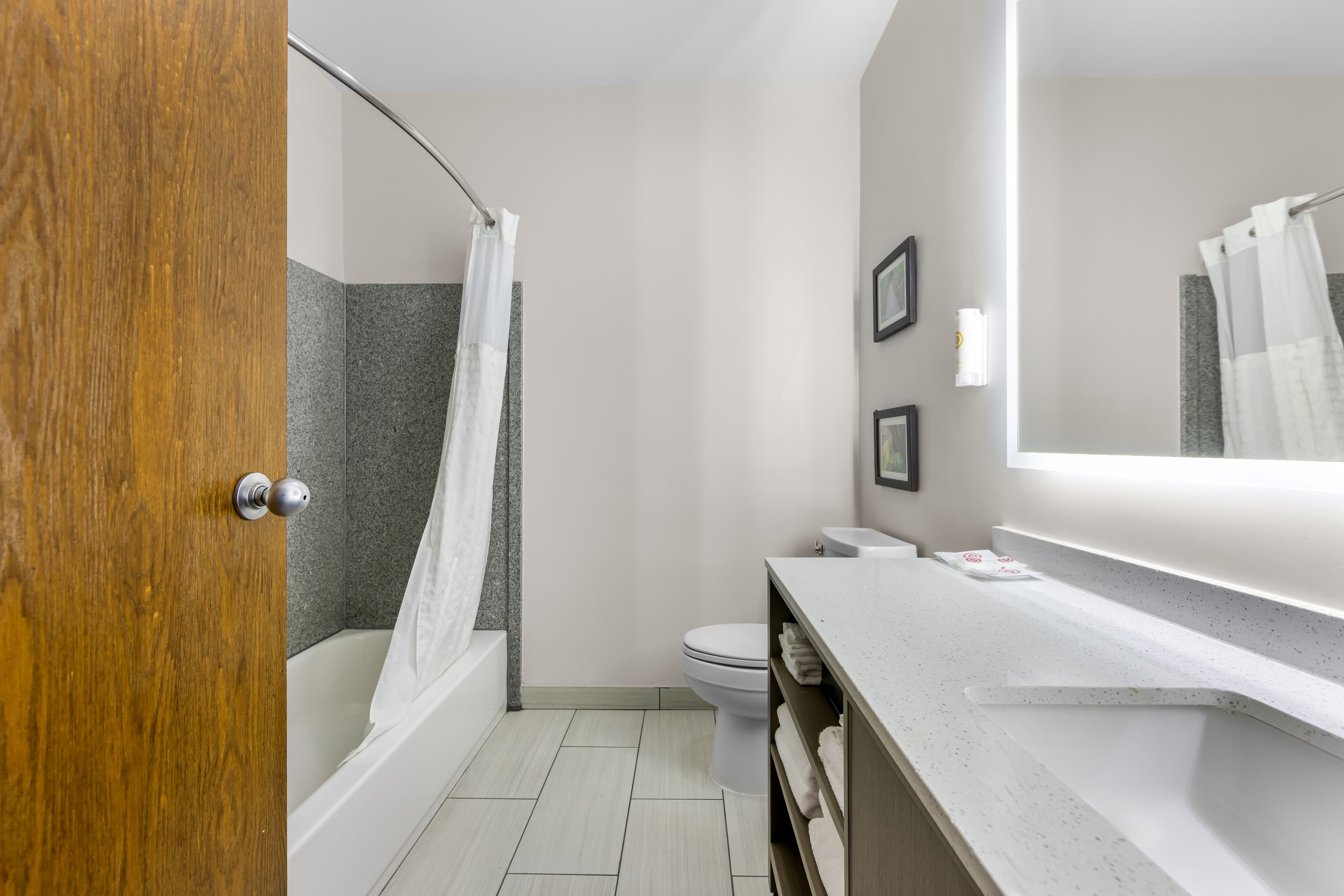 Comfort Suites London South — 23