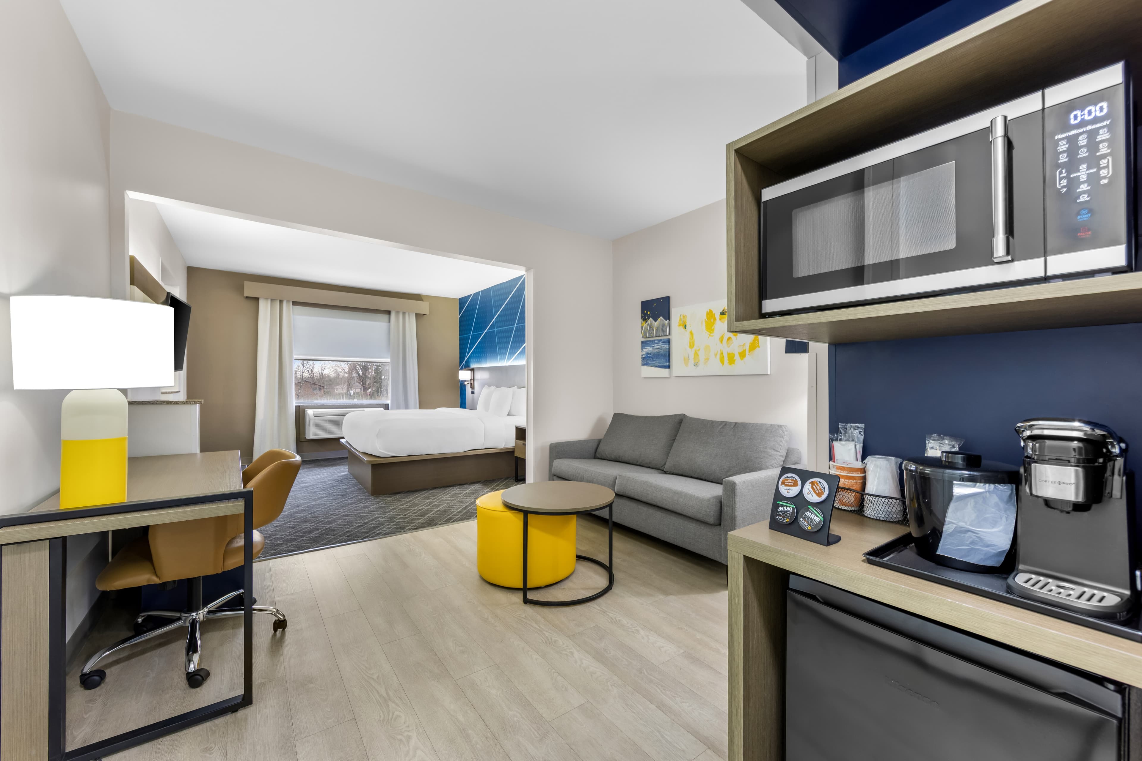 Comfort Suites London South - Image 4