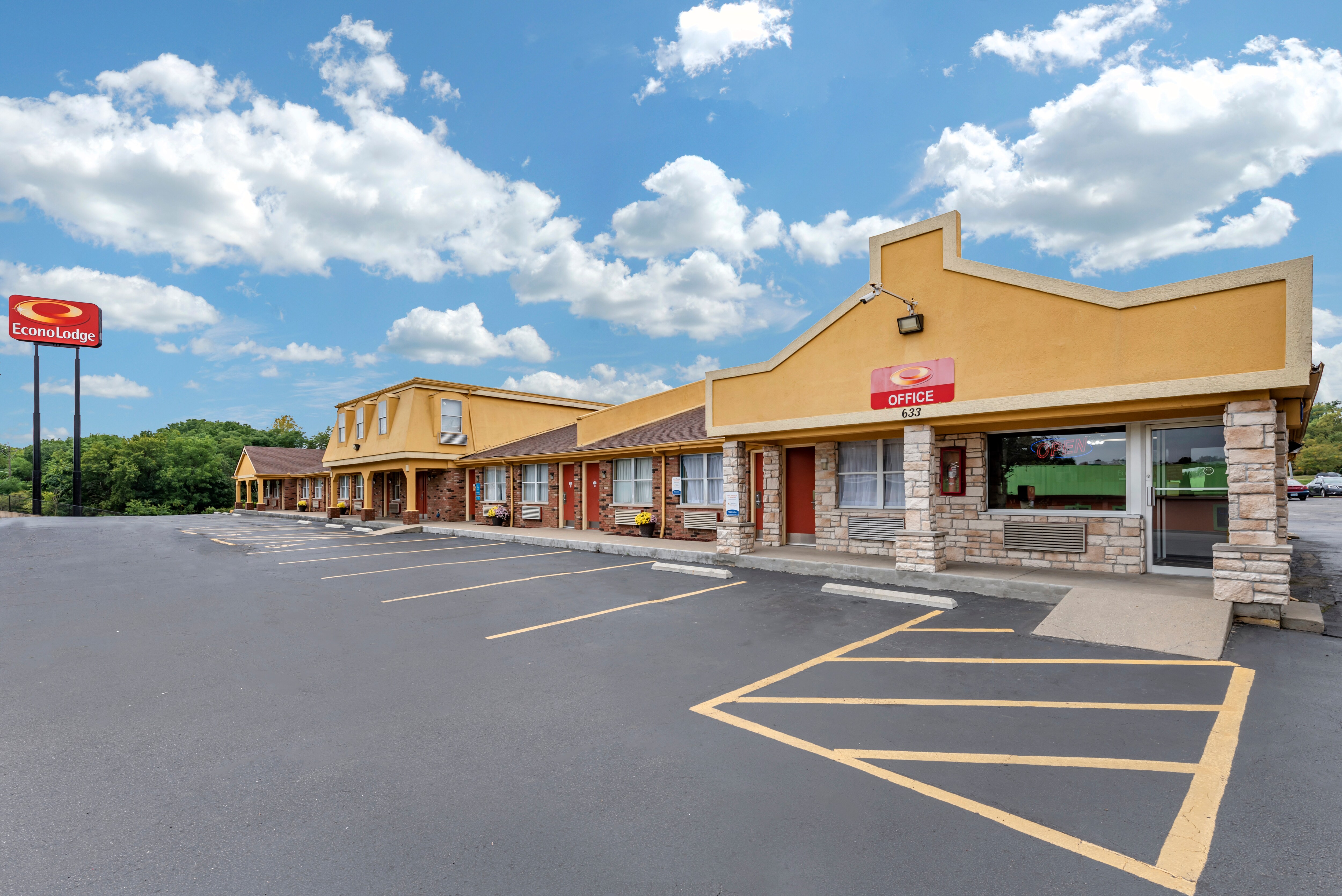 Econo Lodge Erlanger - Cincinnati Airport - Image 1