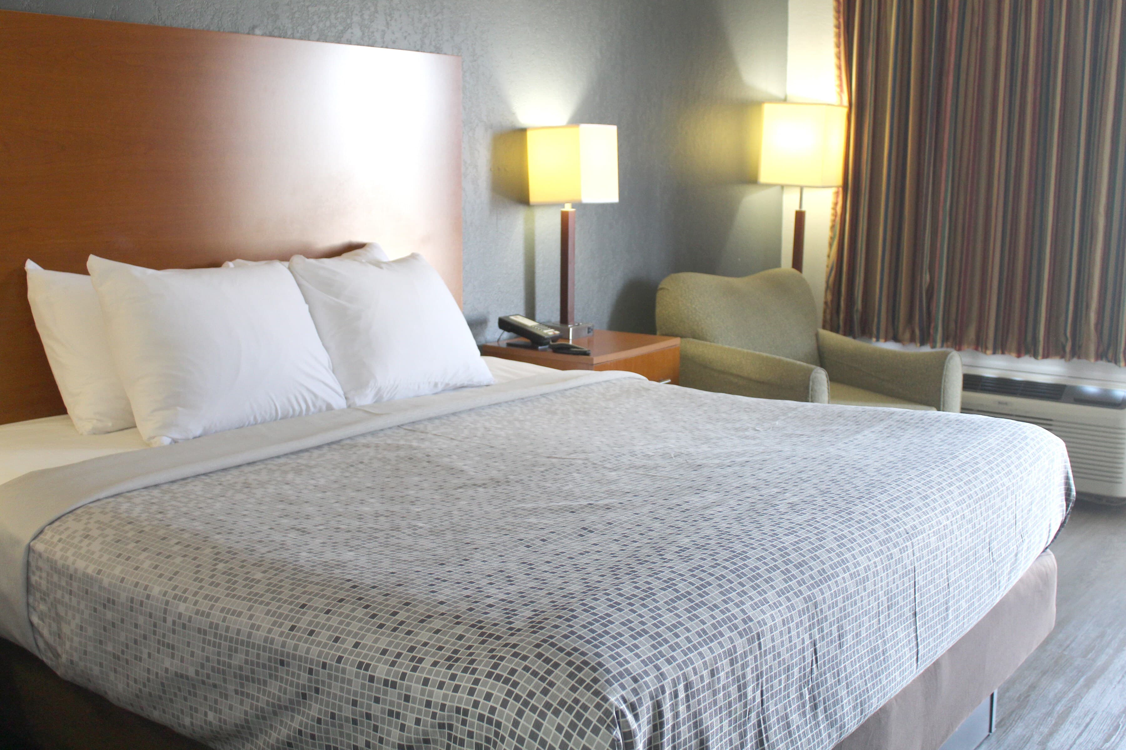 Econo Lodge Franklin South - Image 4