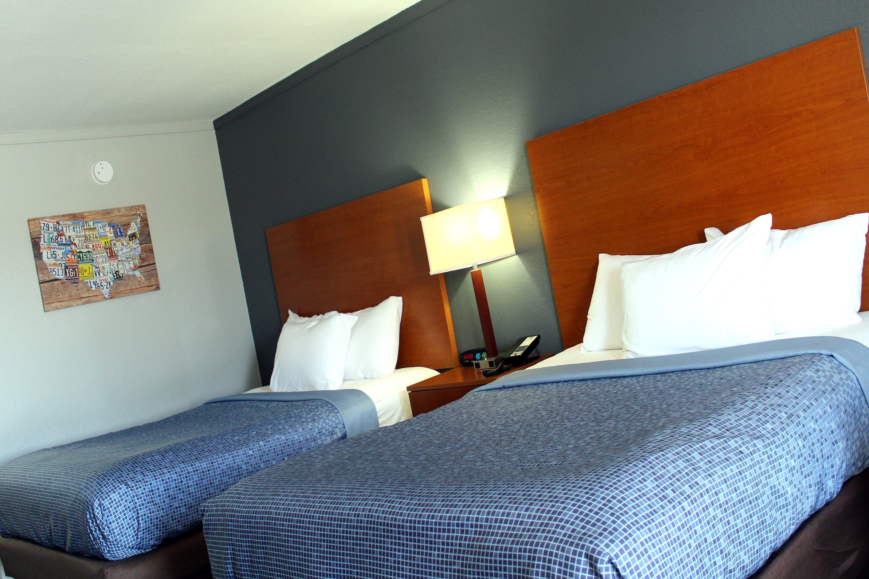 Econo Lodge Franklin South — 17
