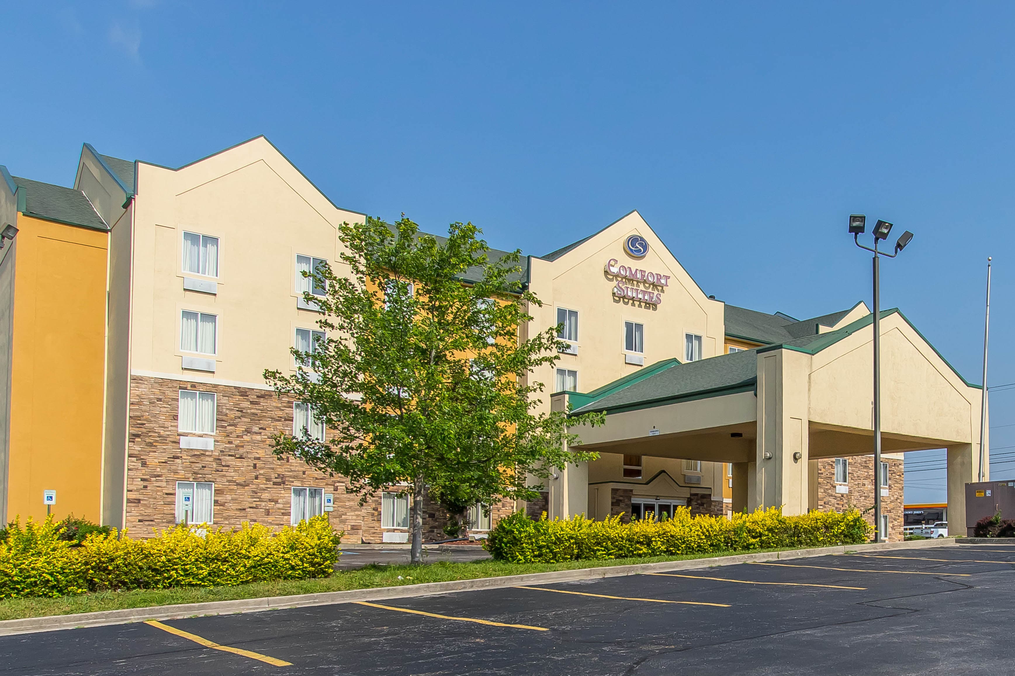Comfort Suites Richmond - Image 1