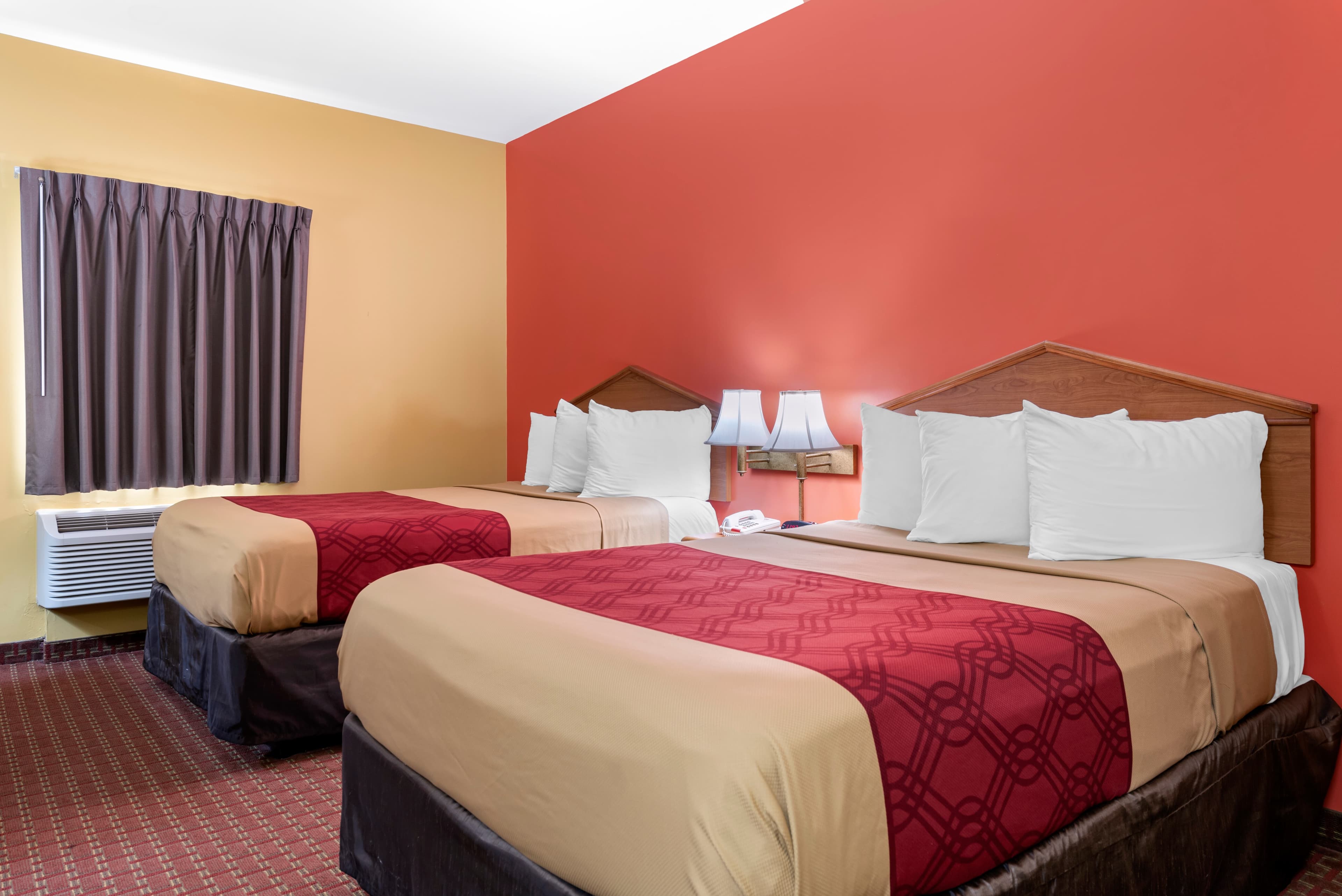 Econo Lodge Louisville Airport - Image 2