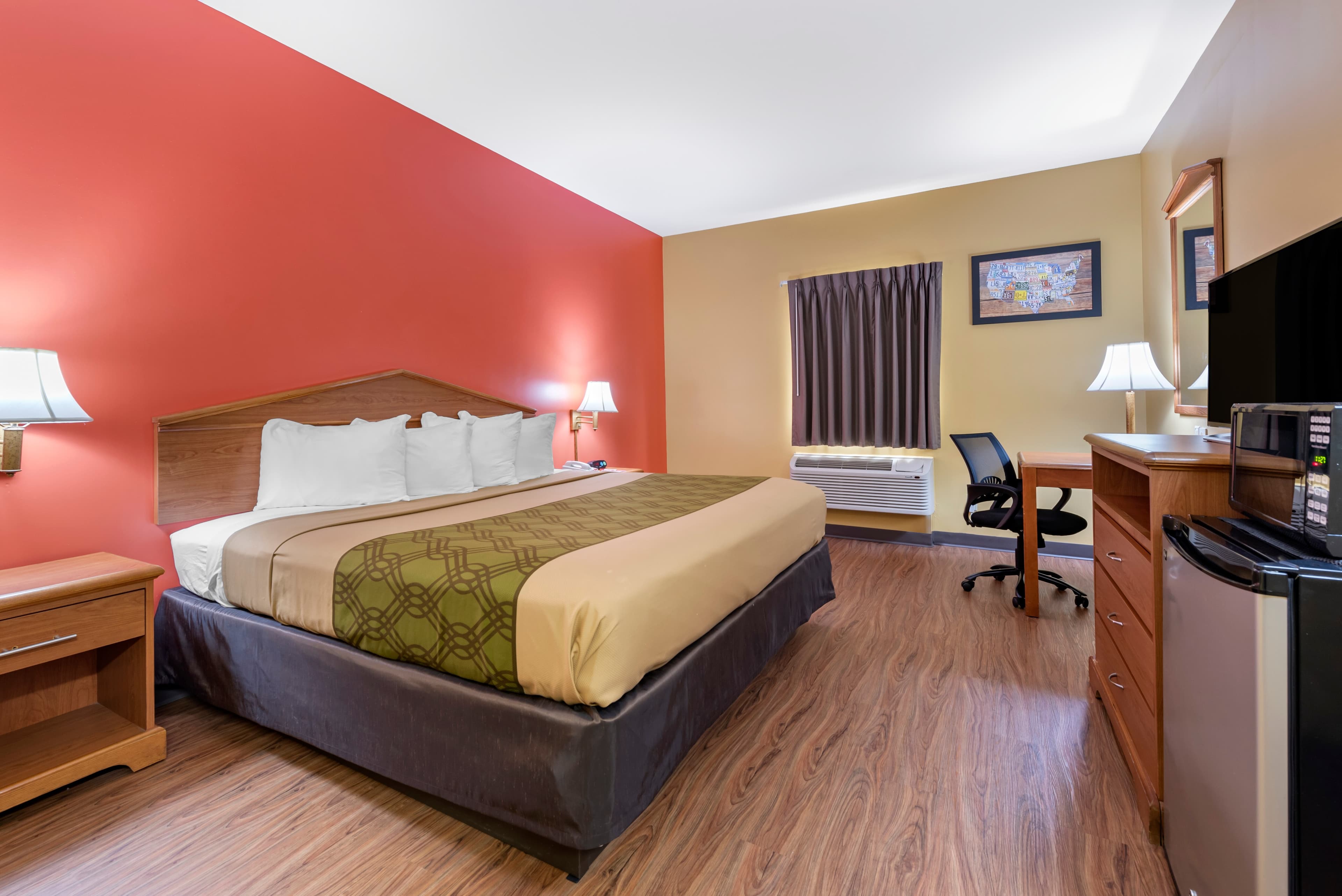 Econo Lodge Louisville Airport — 7